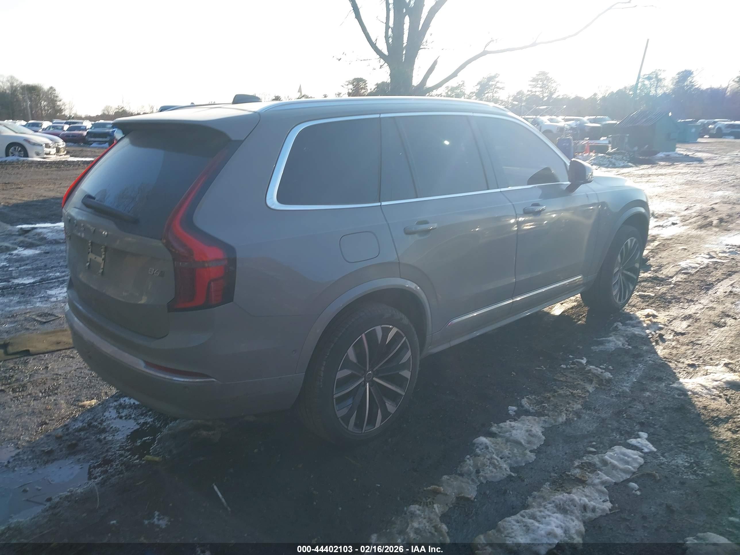 VOLVO XC90 image 4