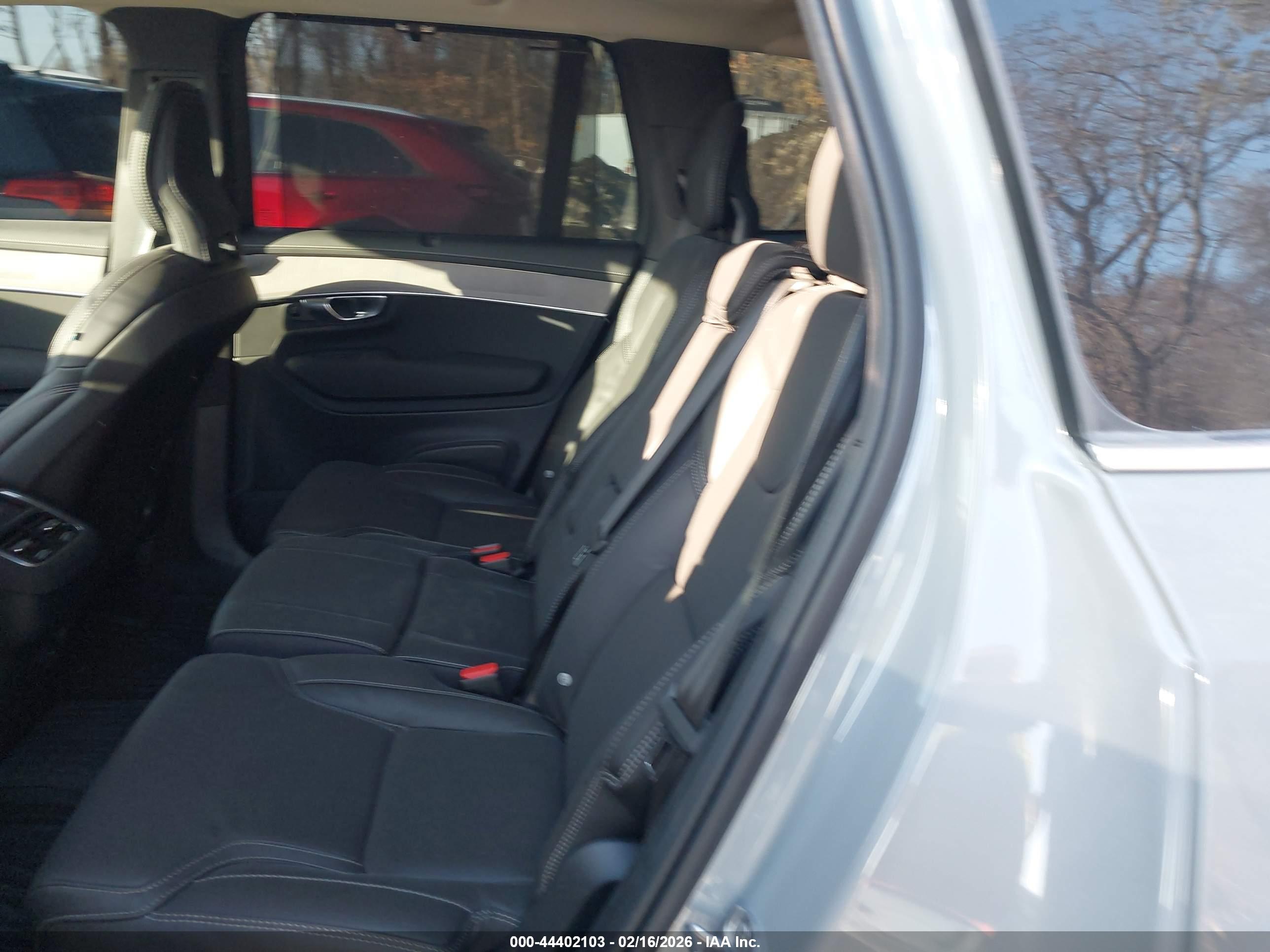 VOLVO XC90 image 8