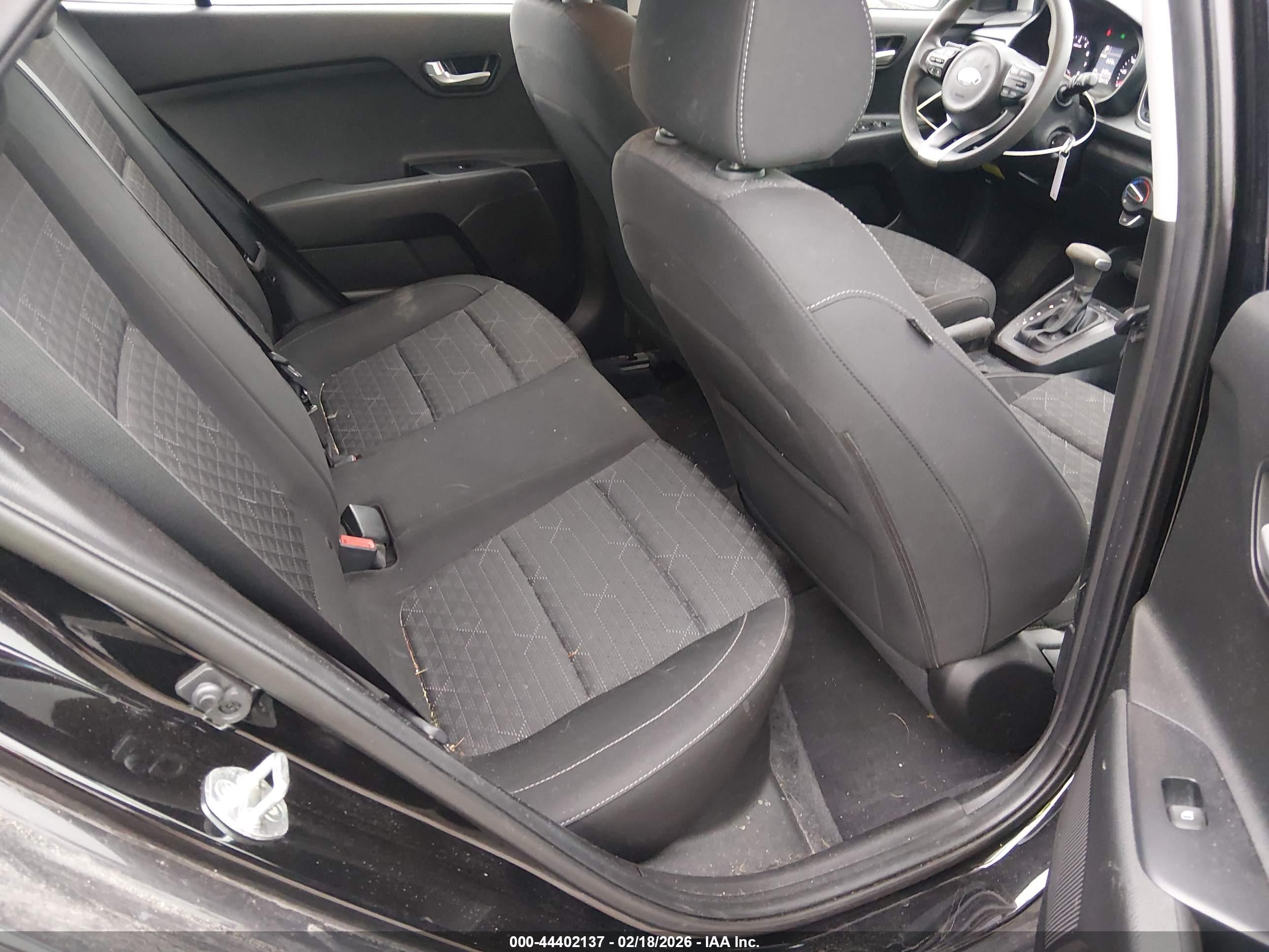 KIA RIO image 8