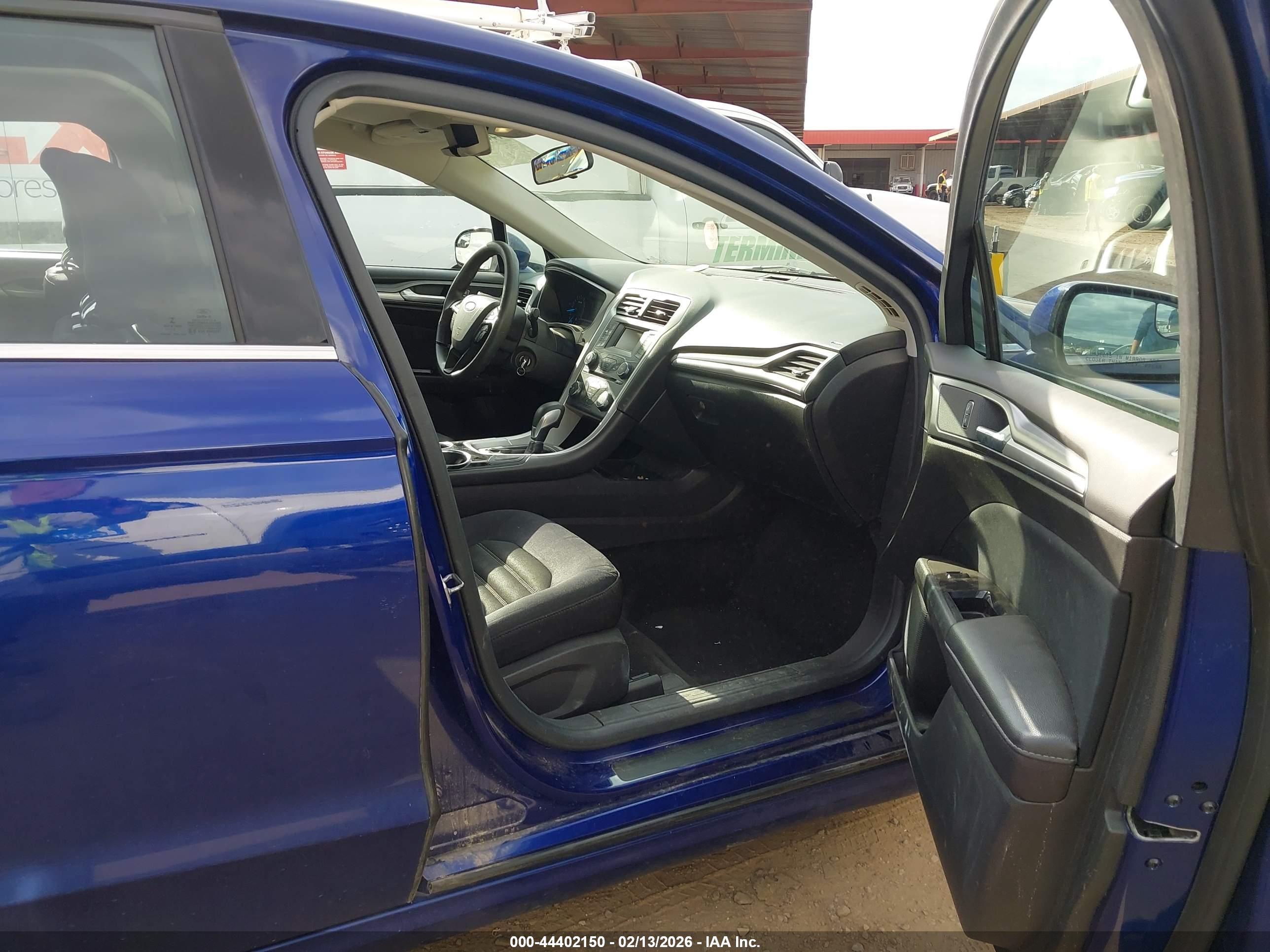 FORD FUSION image 5