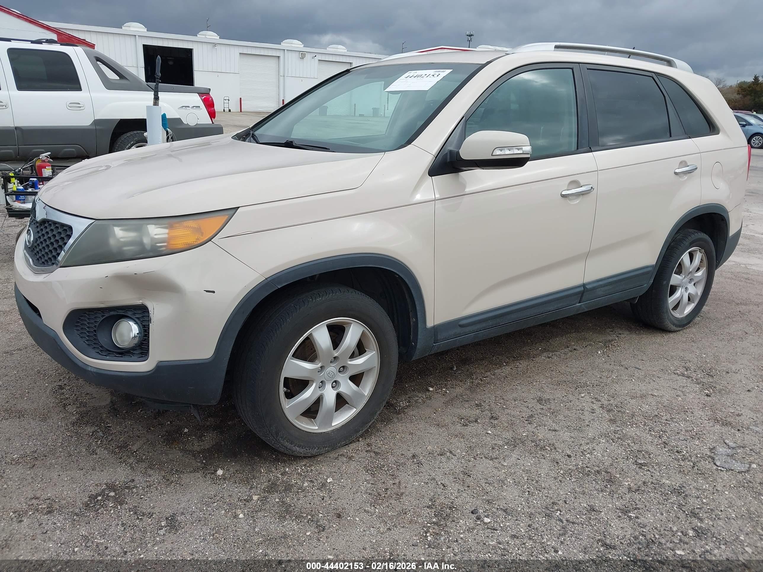 KIA SORENTO image 2