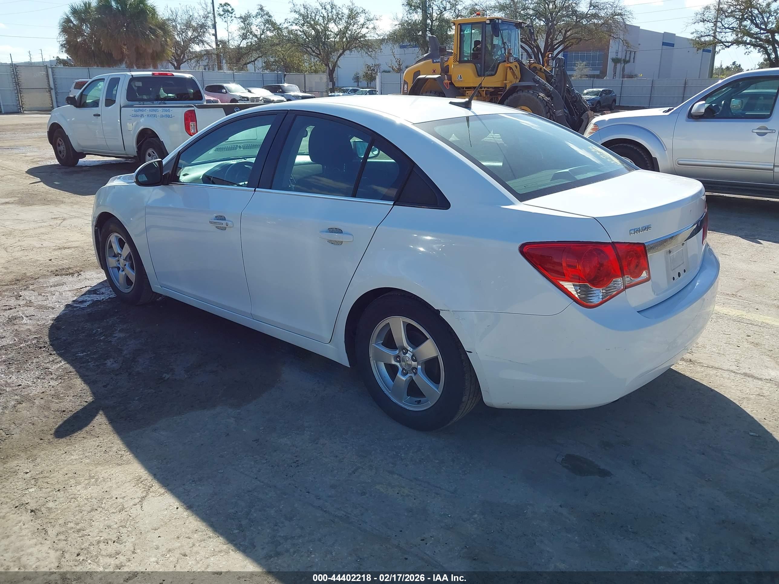 CHEVROLET CRUZE image 3