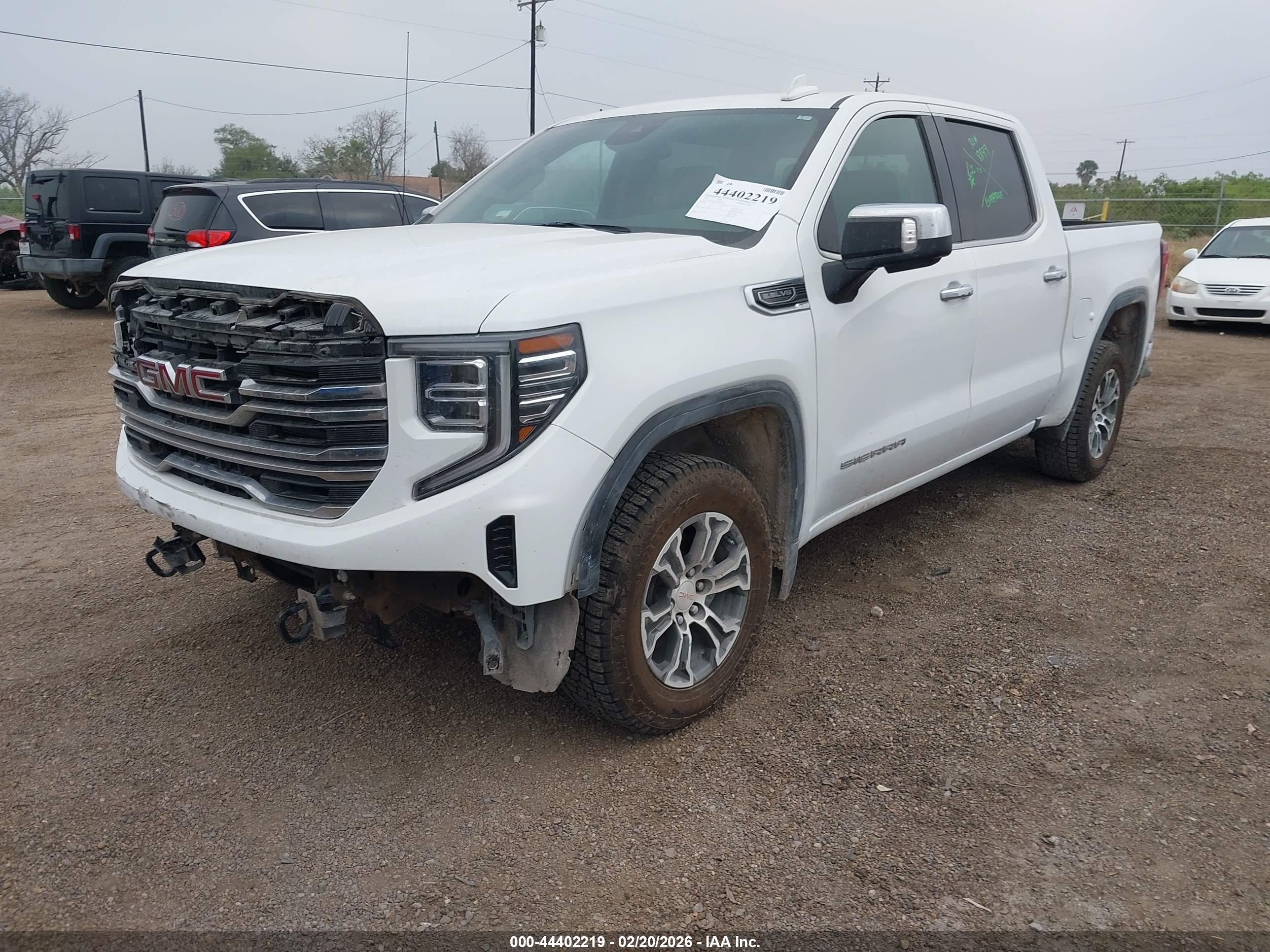 GMC SIERRA image 2