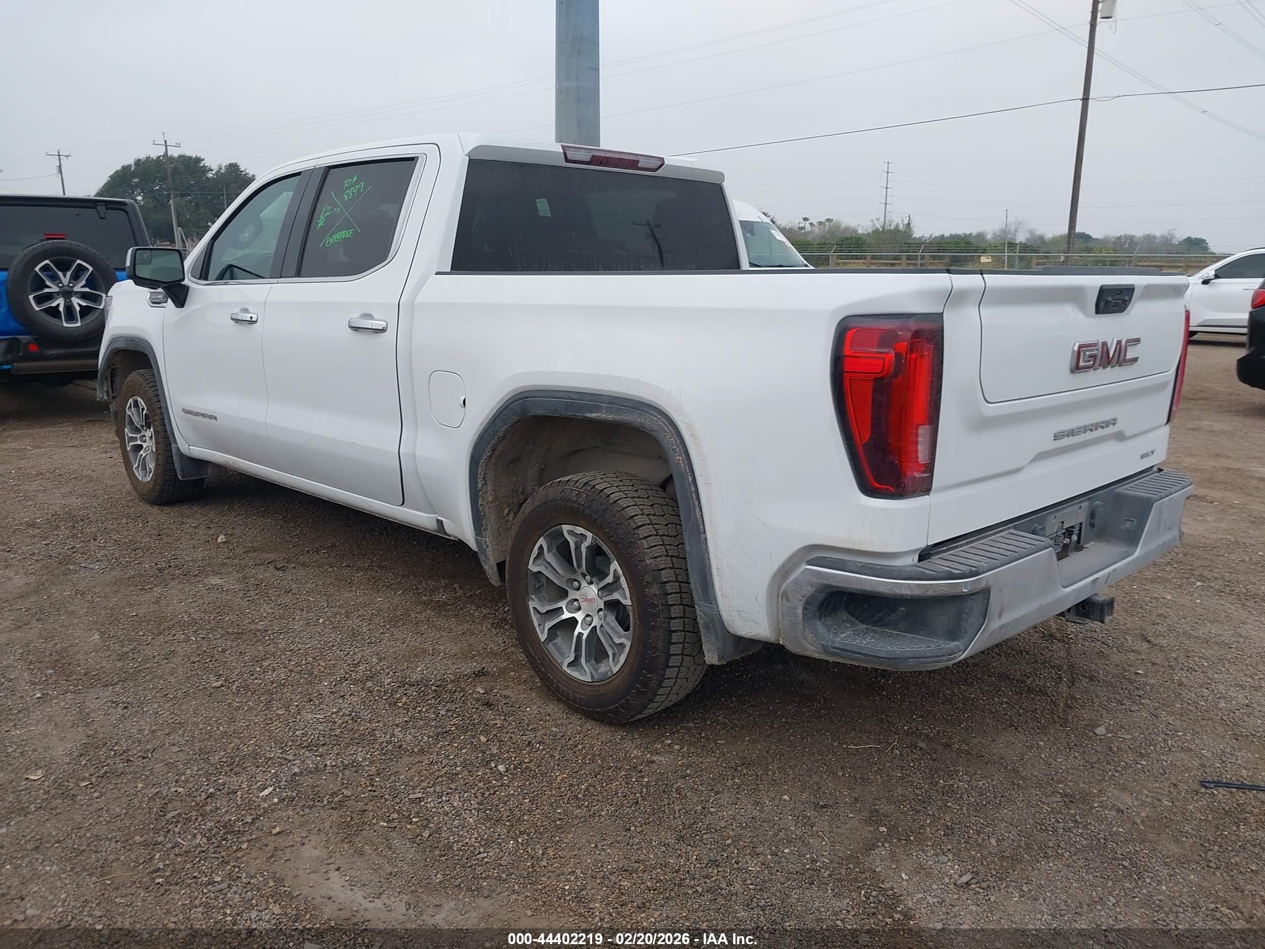GMC SIERRA image 3