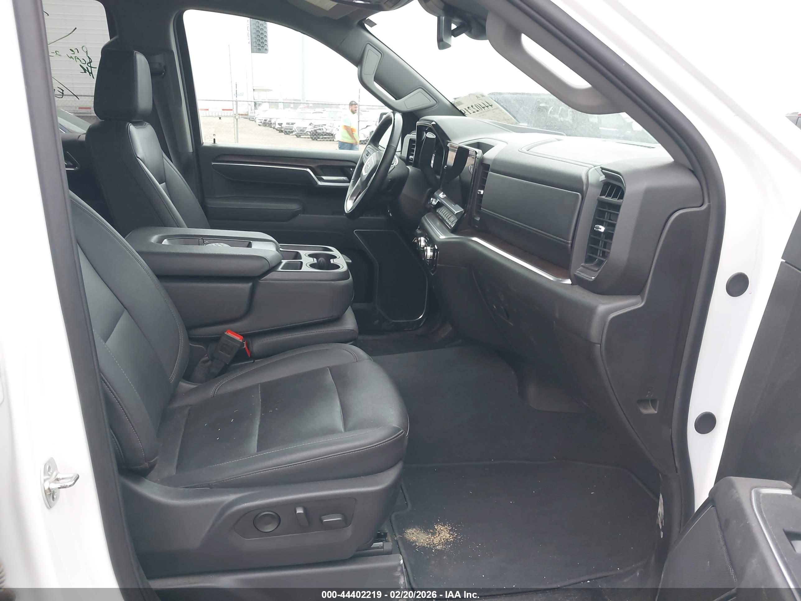 GMC SIERRA image 5