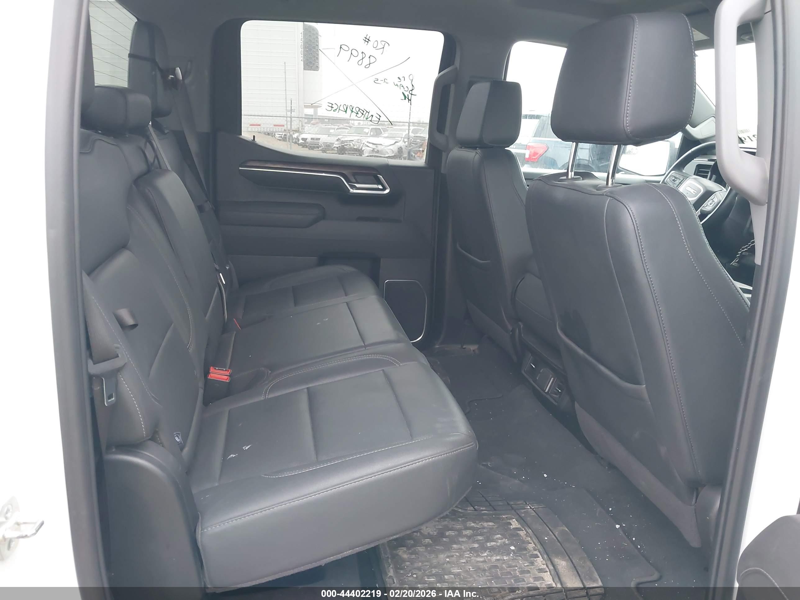 GMC SIERRA image 8