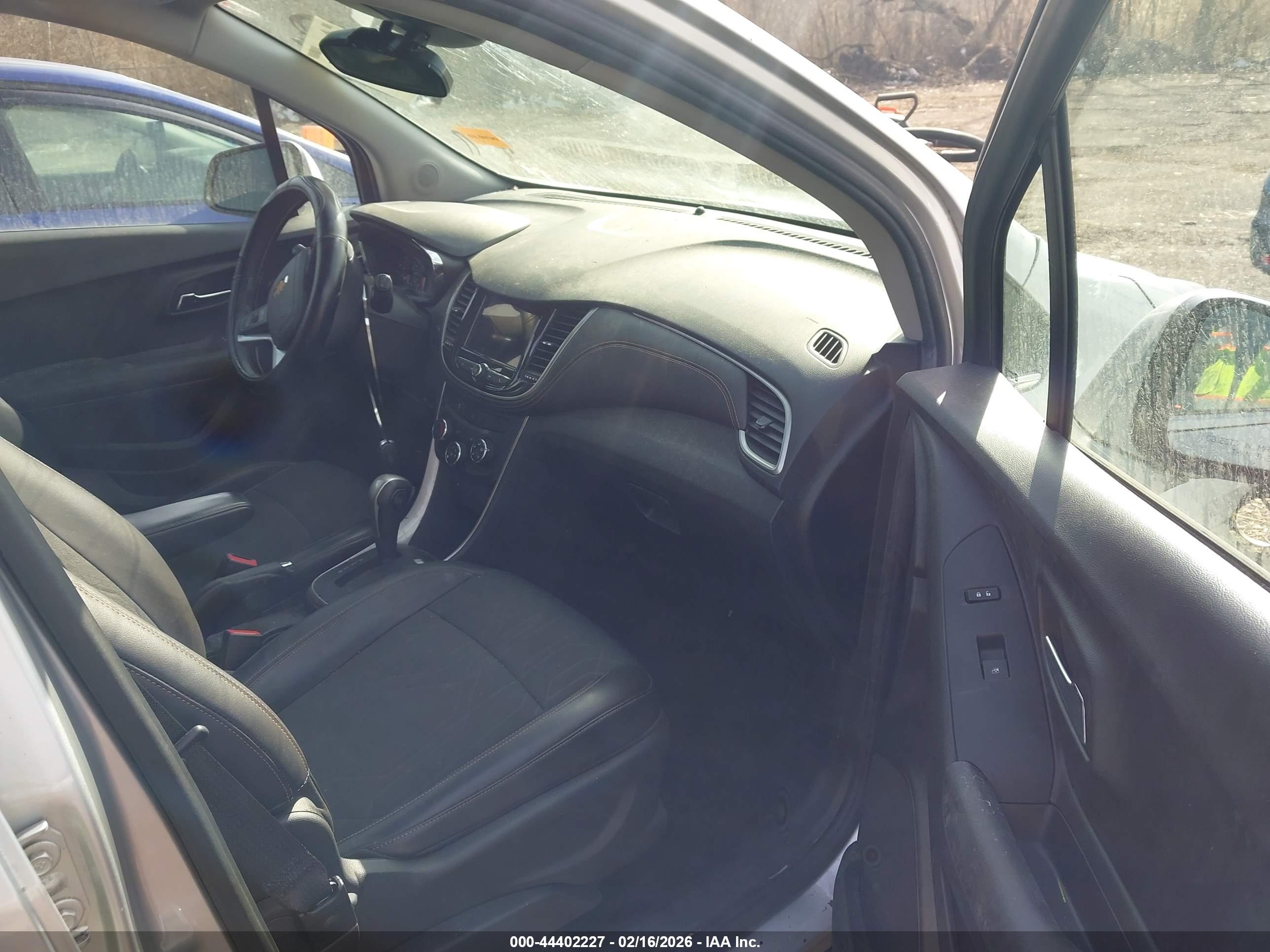 CHEVROLET TRAX image 5