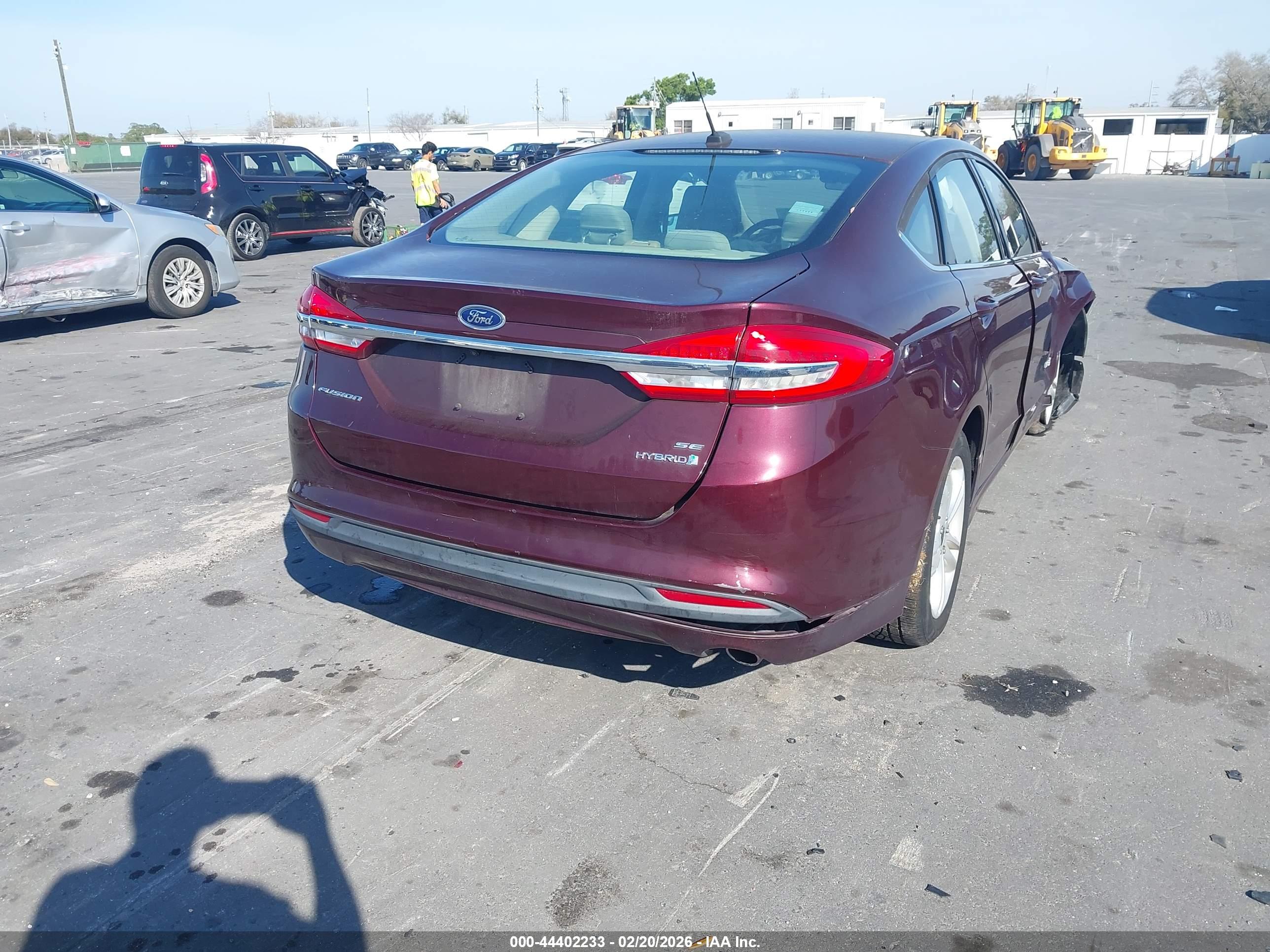 FORD FUSION image 4