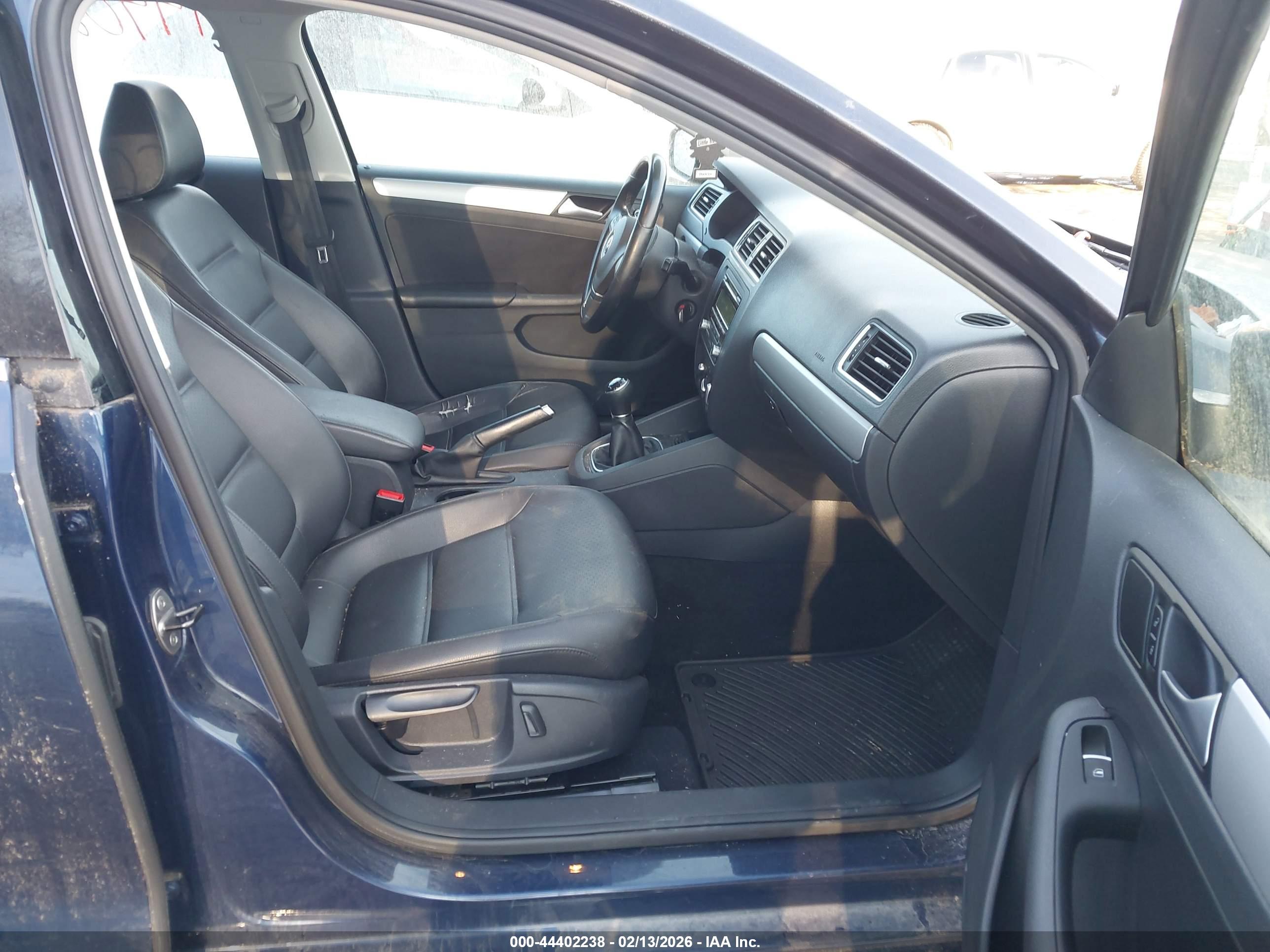 VOLKSWAGEN JETTA image 5