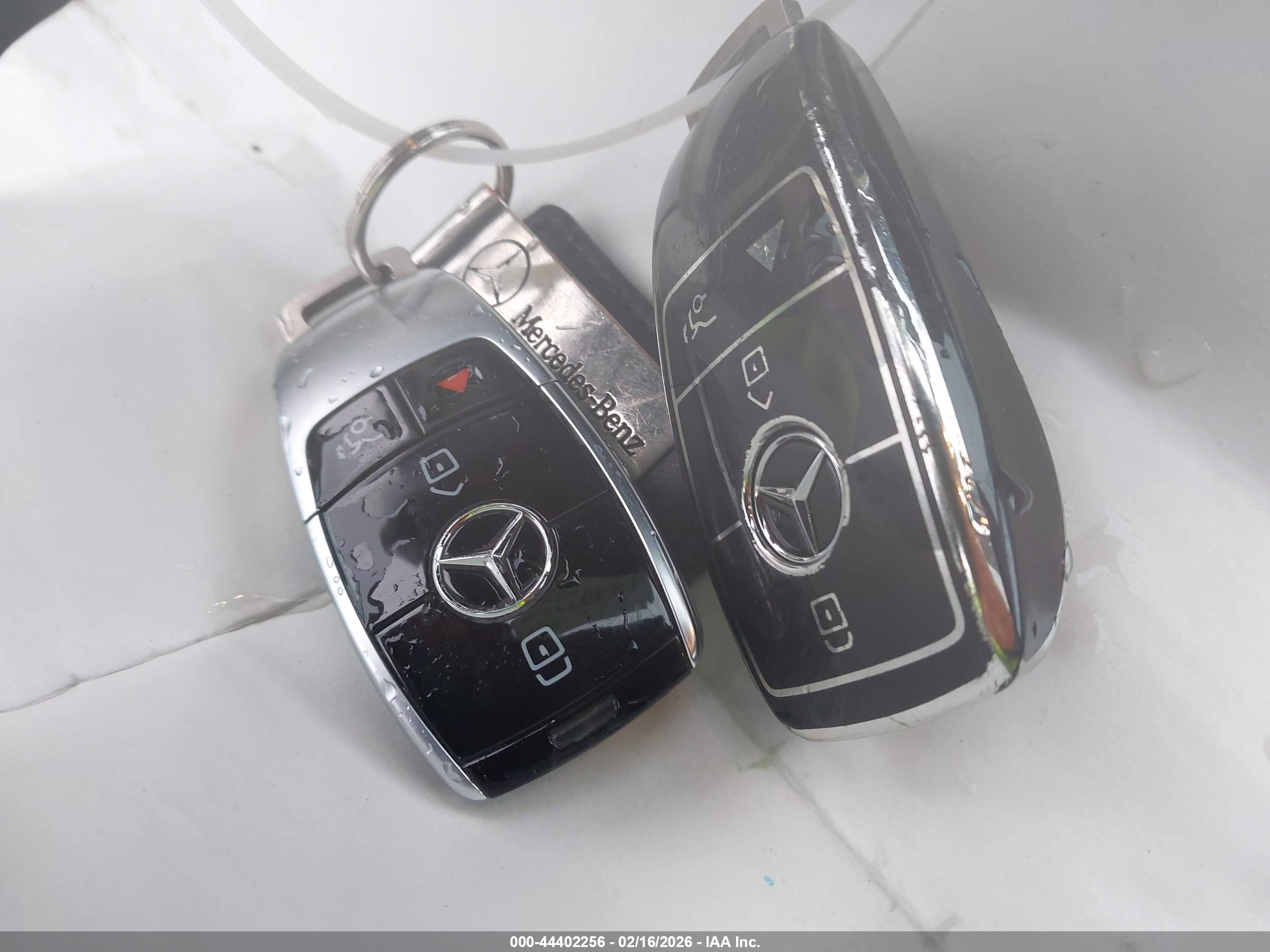 MERCEDES-BENZ E image 11