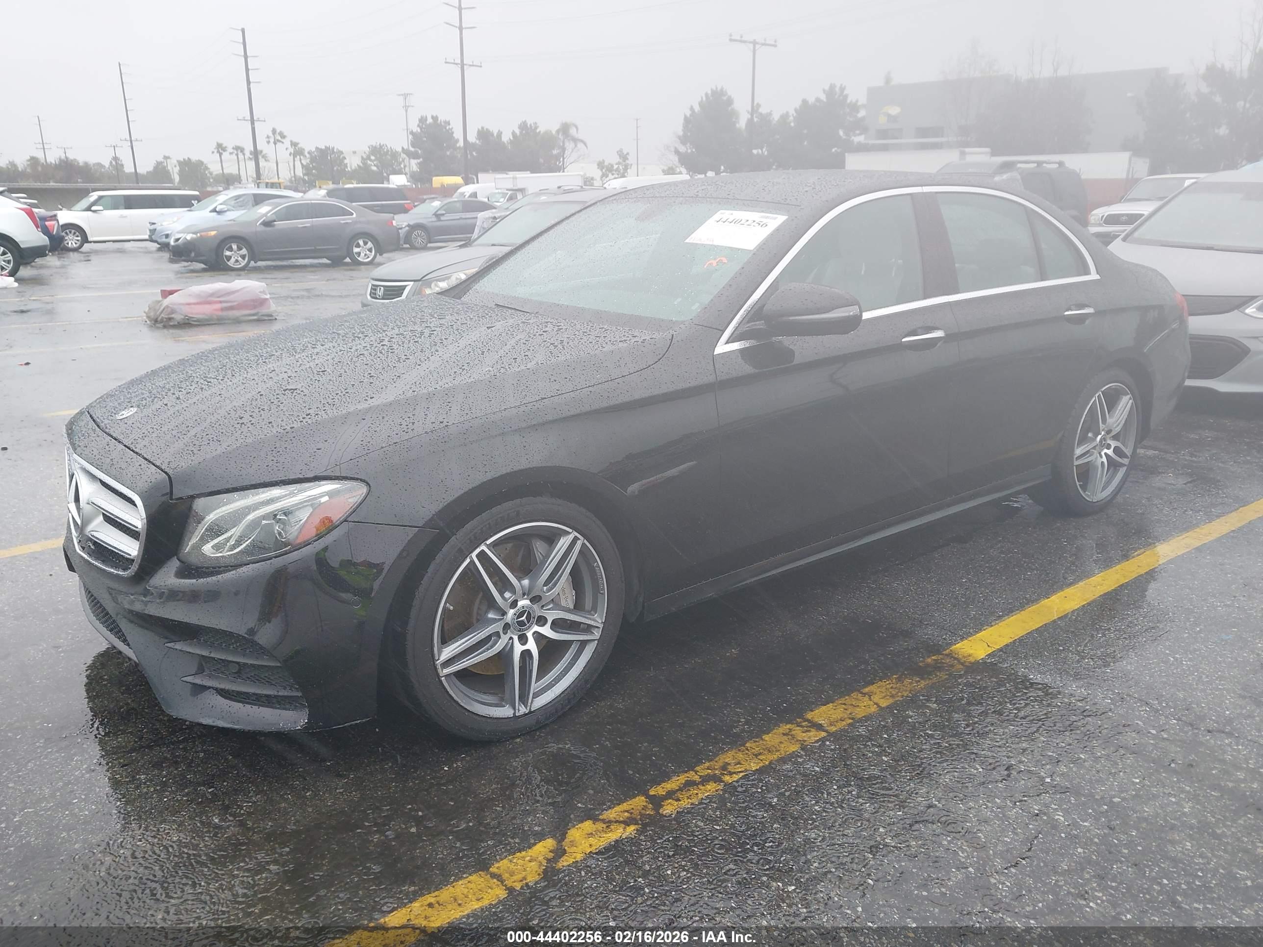 MERCEDES-BENZ E image 2