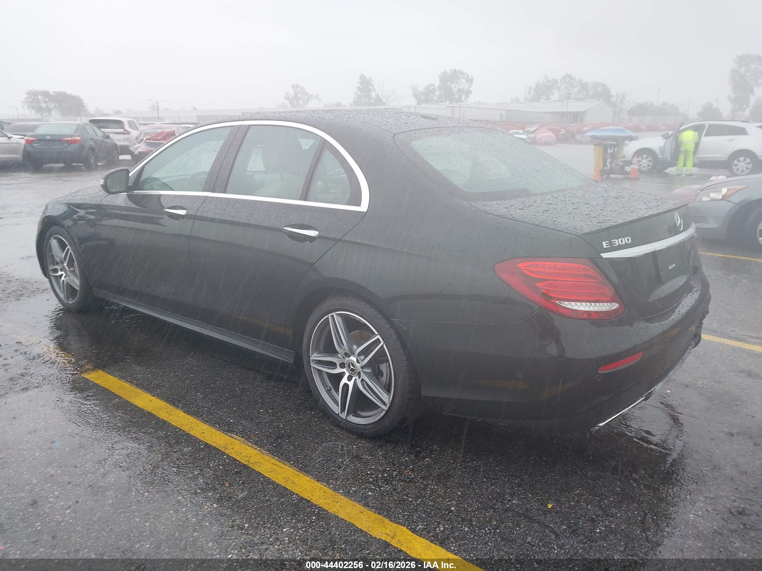 MERCEDES-BENZ E image 3