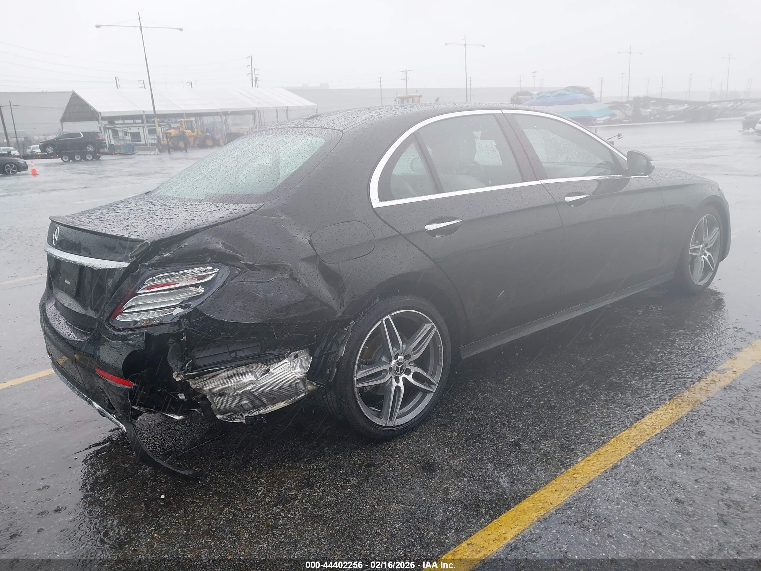 MERCEDES-BENZ E image 4