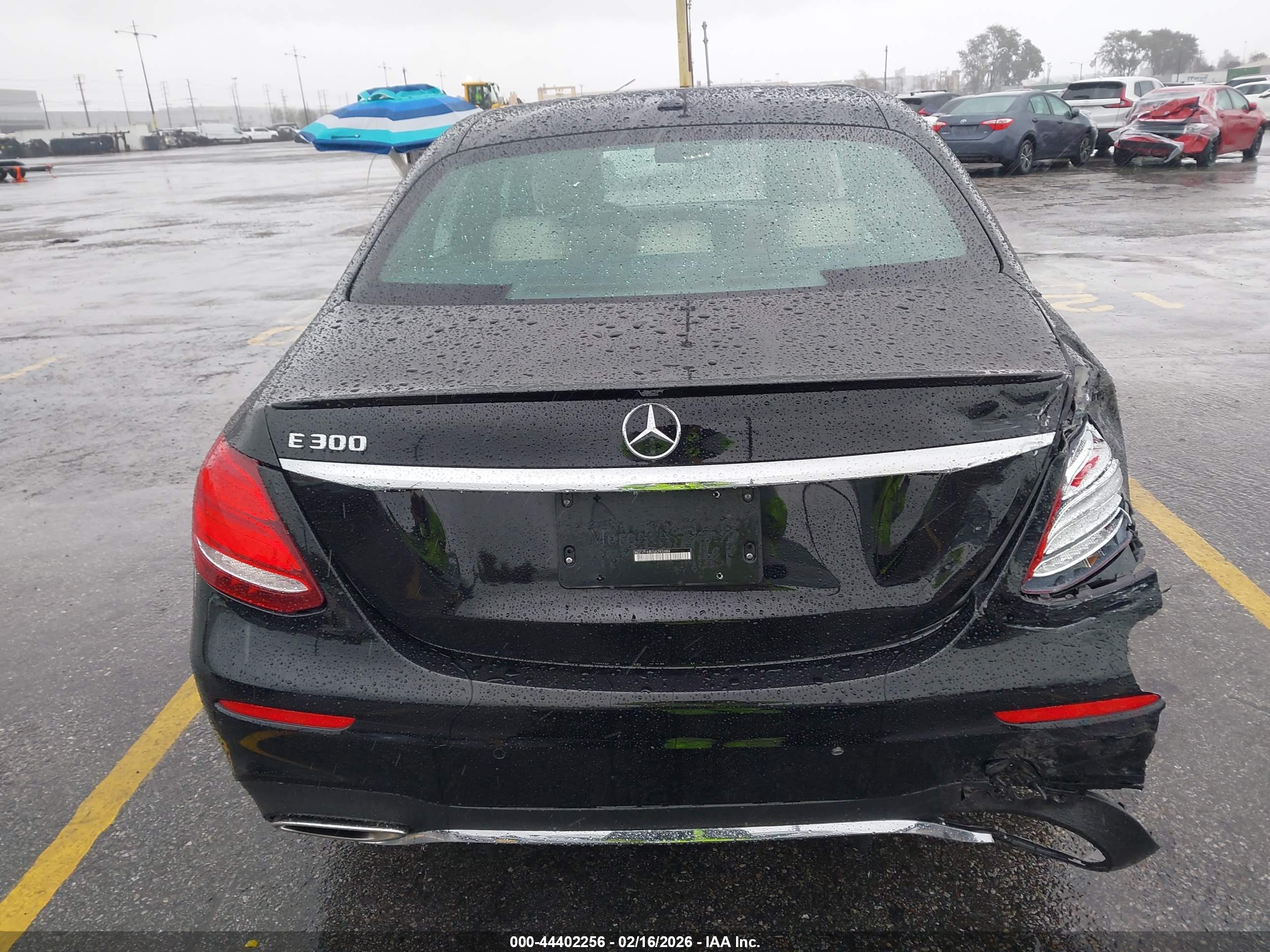 MERCEDES-BENZ E image 6