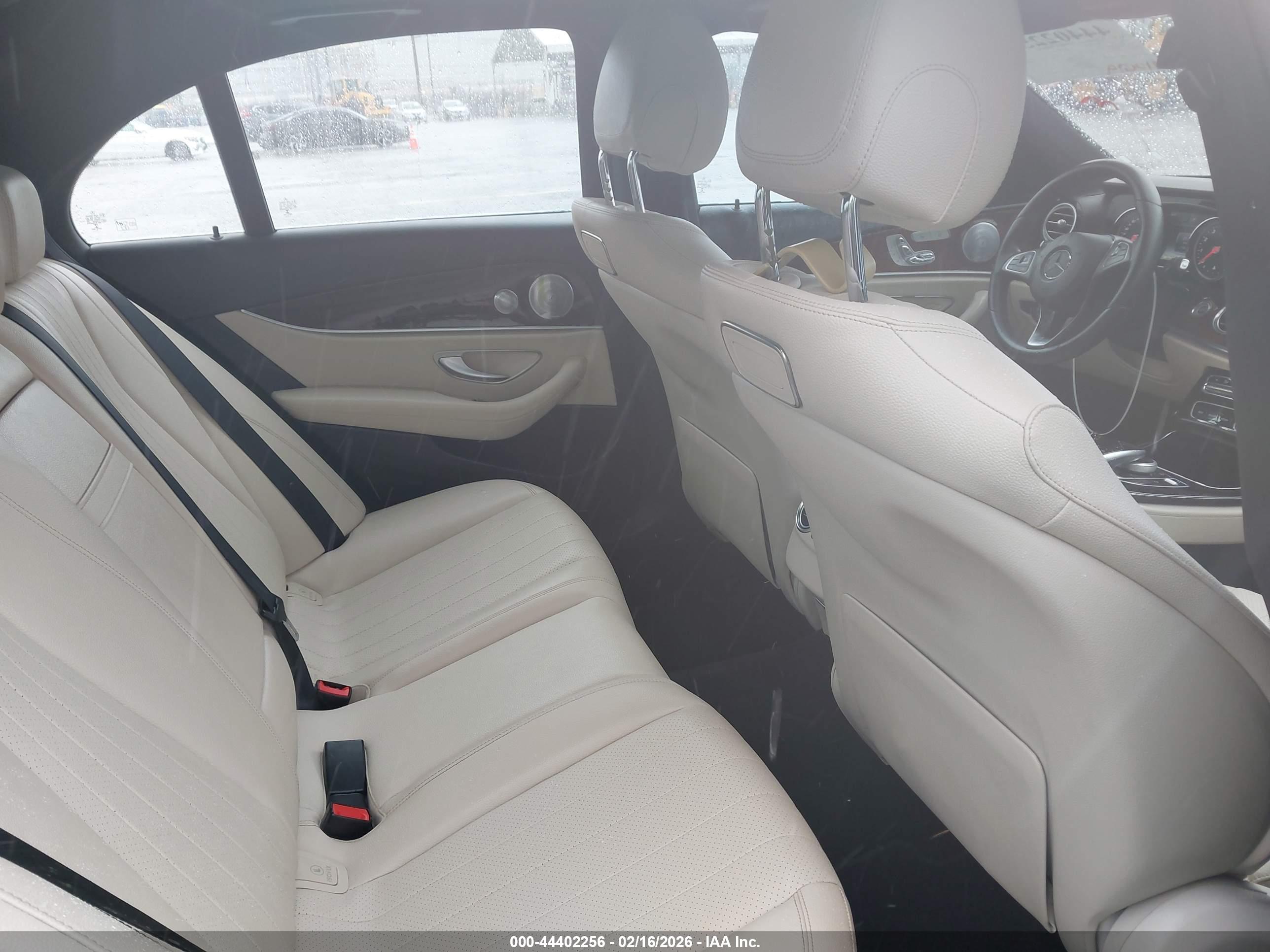 MERCEDES-BENZ E image 8