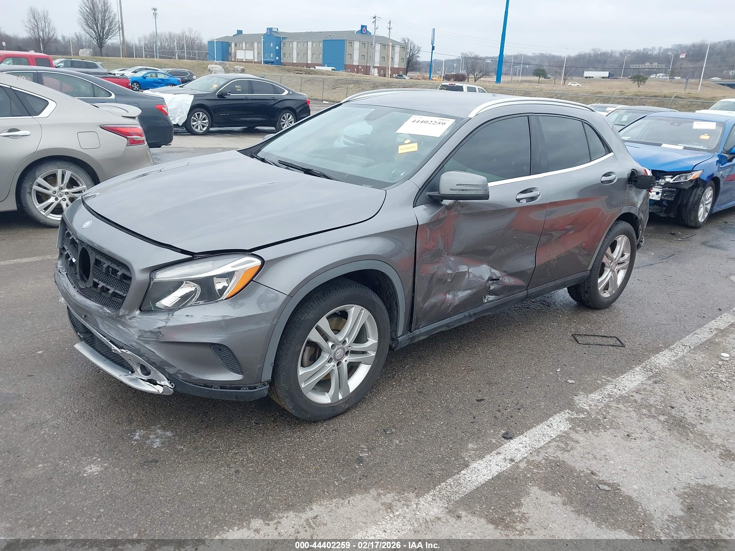 MERCEDES-BENZ GLA image 2