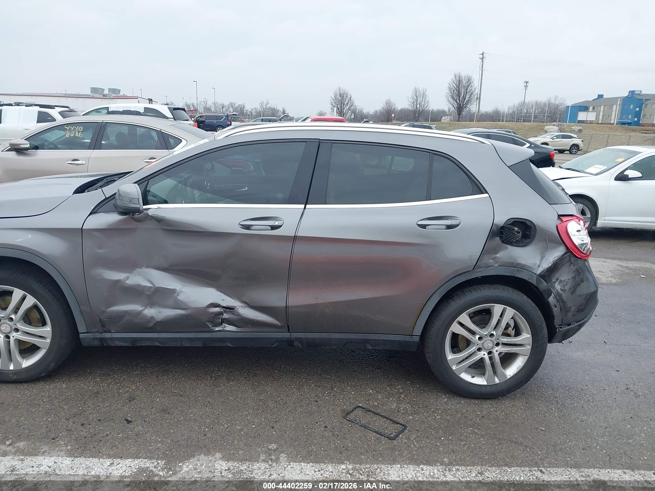 MERCEDES-BENZ GLA image 6
