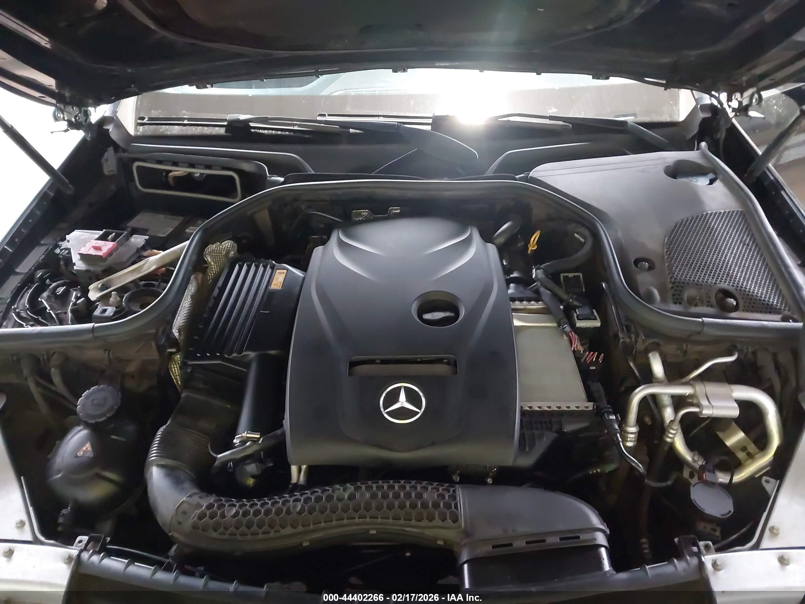MERCEDES-BENZ E image 10