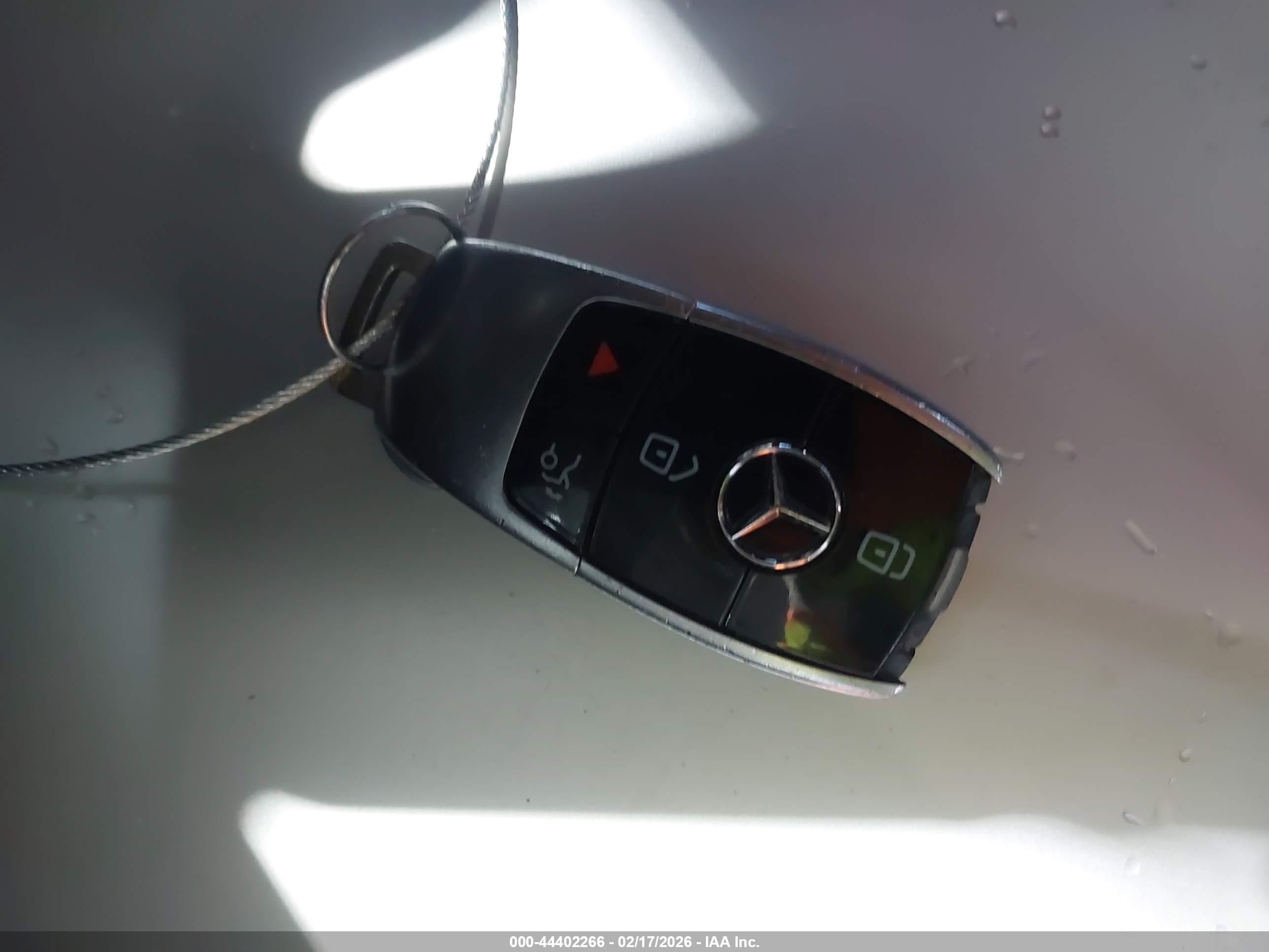 MERCEDES-BENZ E image 11