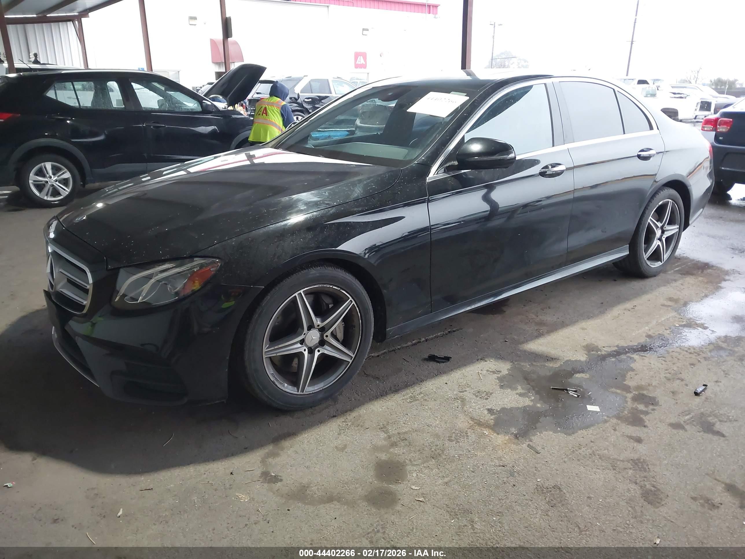 MERCEDES-BENZ E image 2