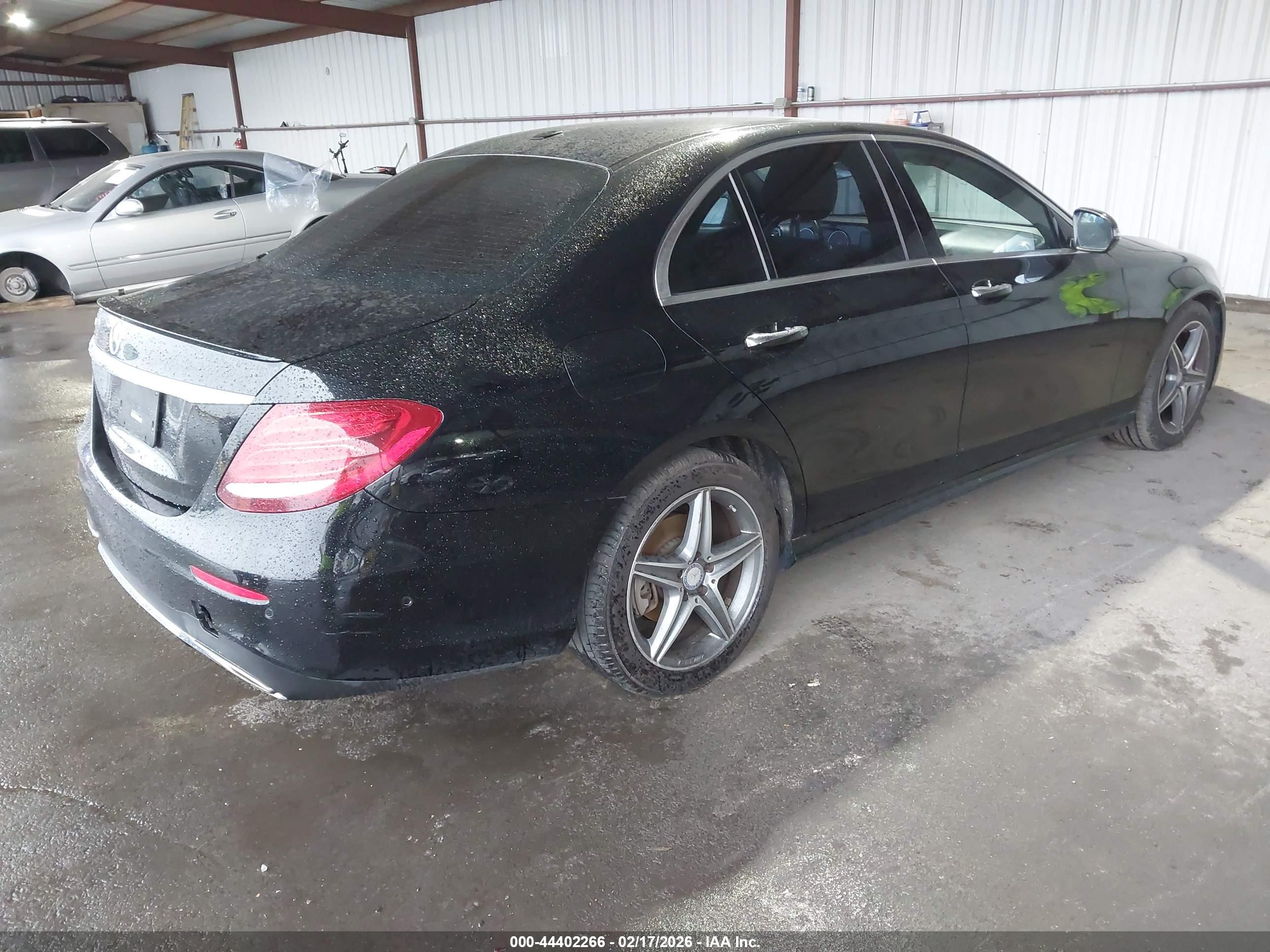 MERCEDES-BENZ E image 4