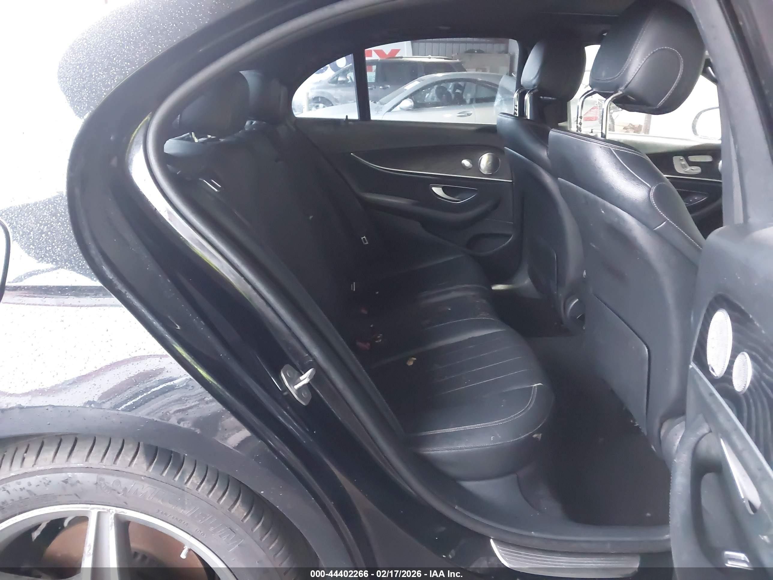 MERCEDES-BENZ E image 8