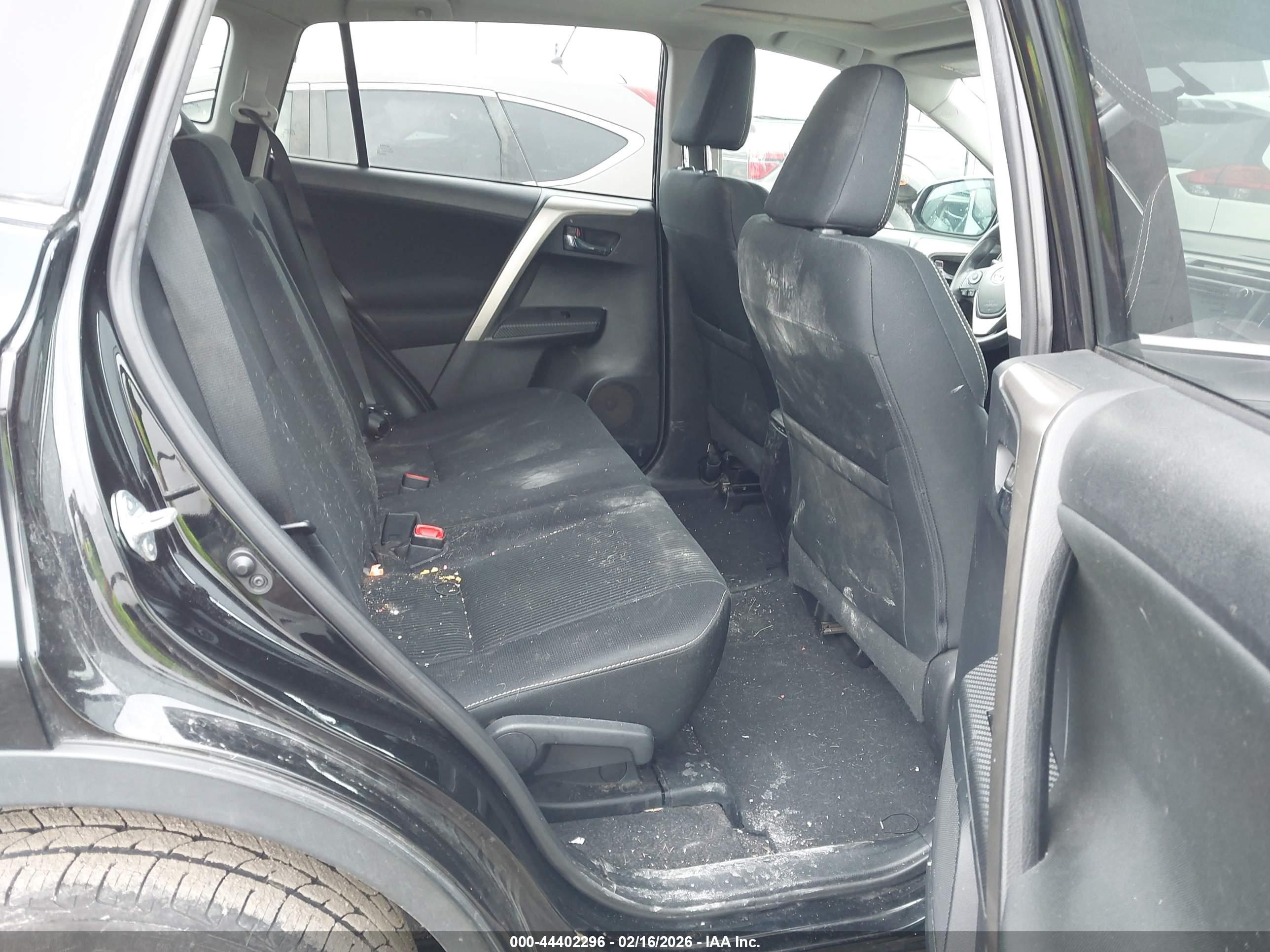 TOYOTA RAV4 image 8