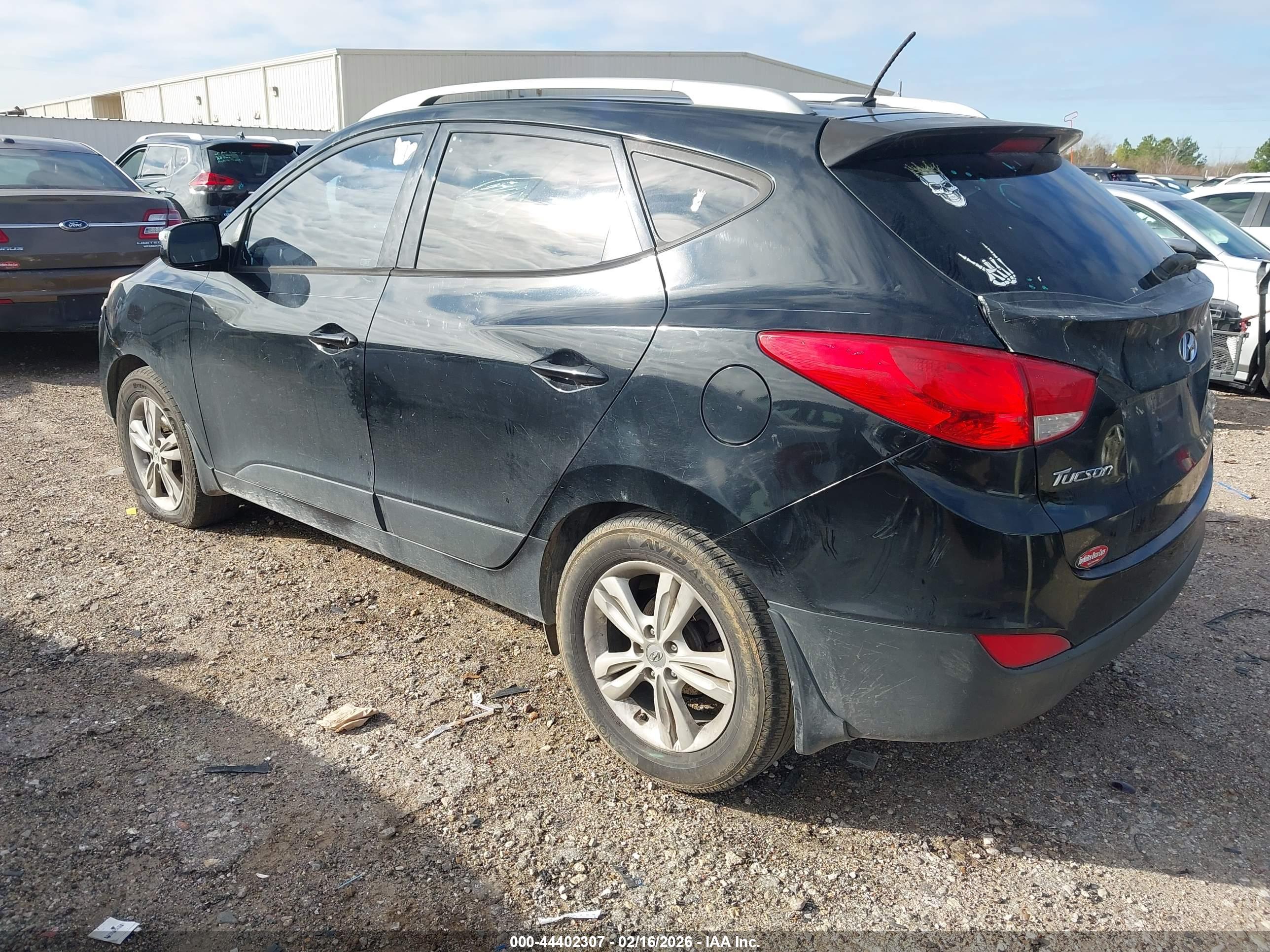 HYUNDAI TUCSON image 3