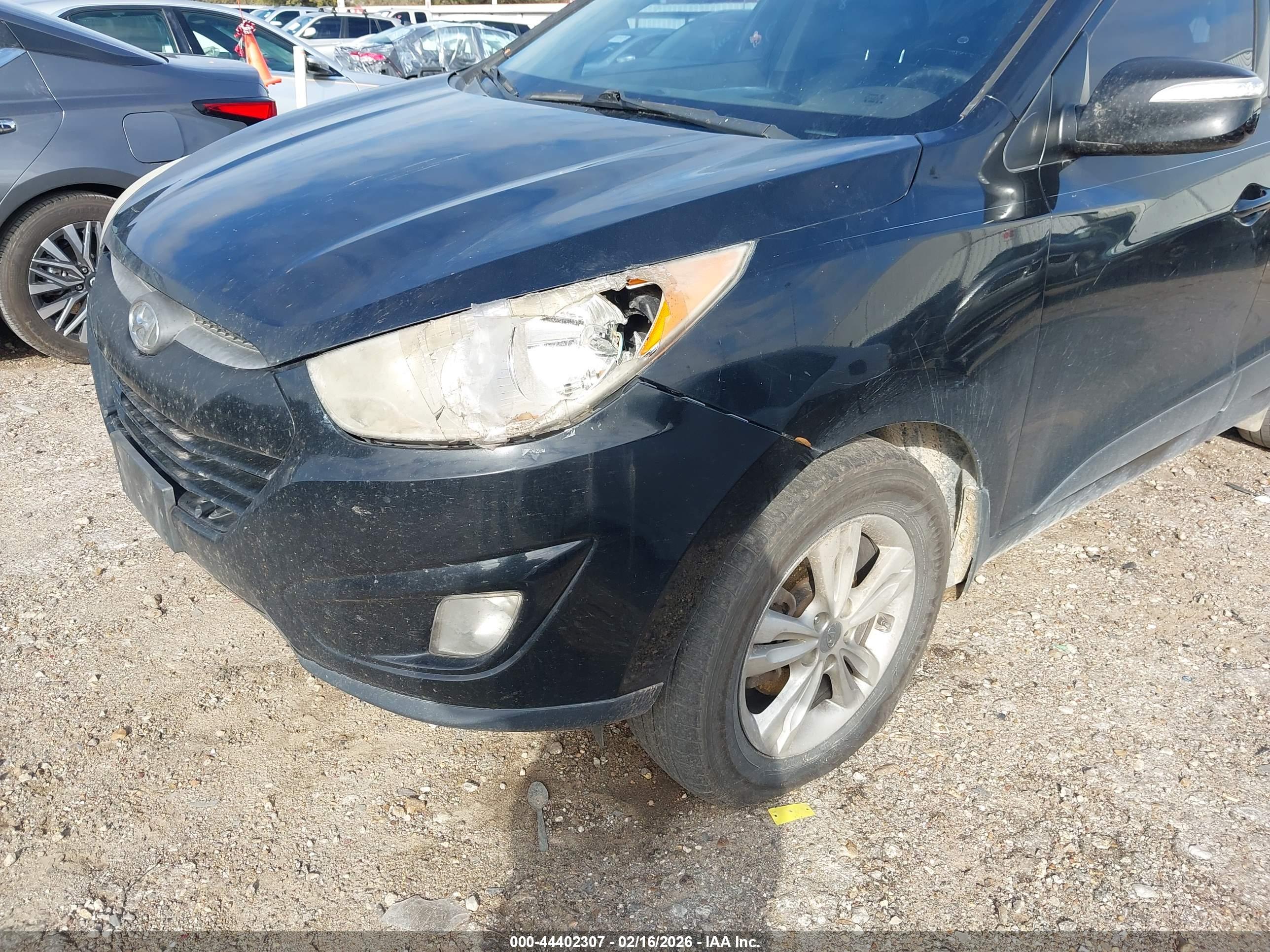 HYUNDAI TUCSON image 6