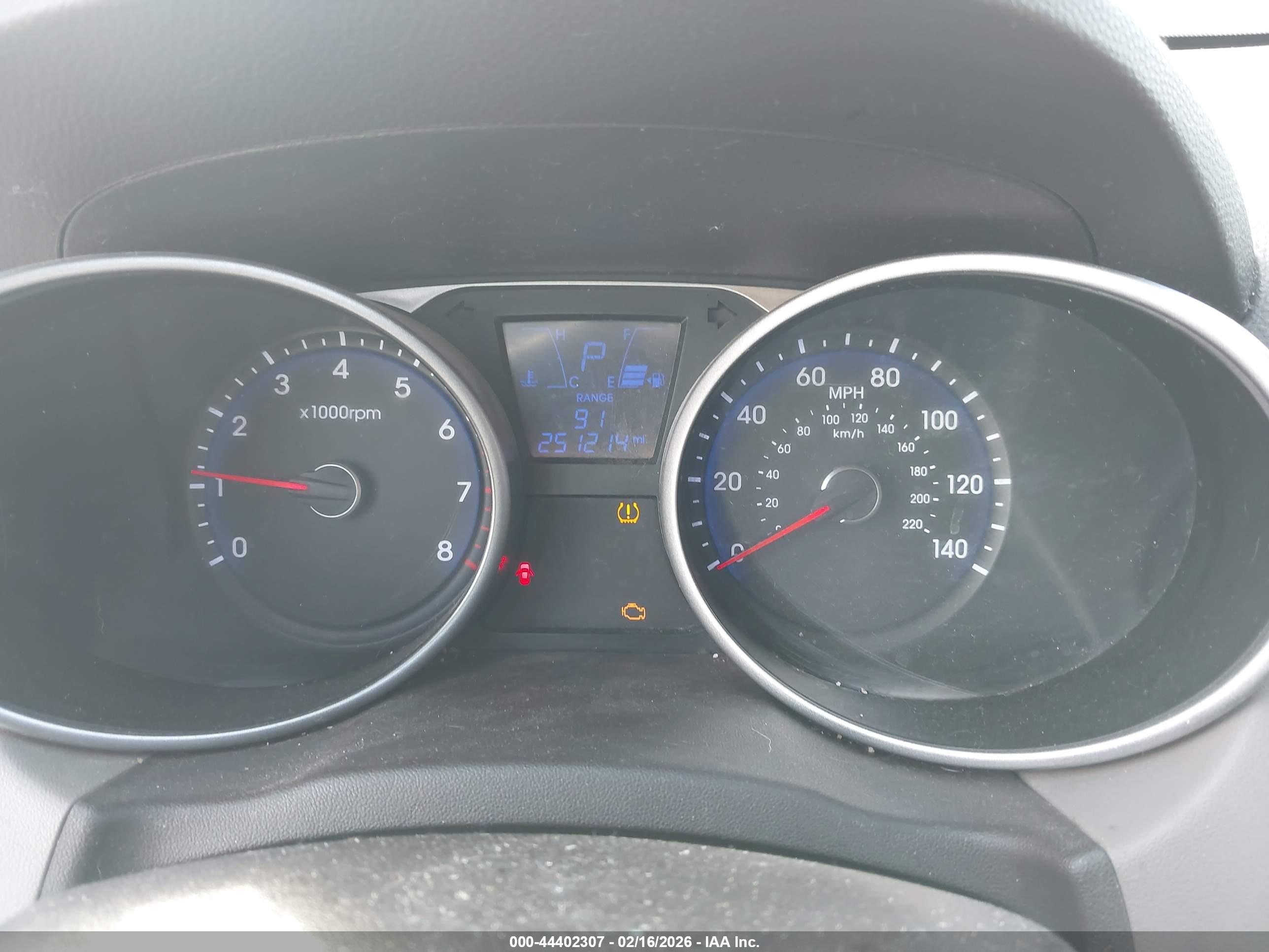 HYUNDAI TUCSON image 7