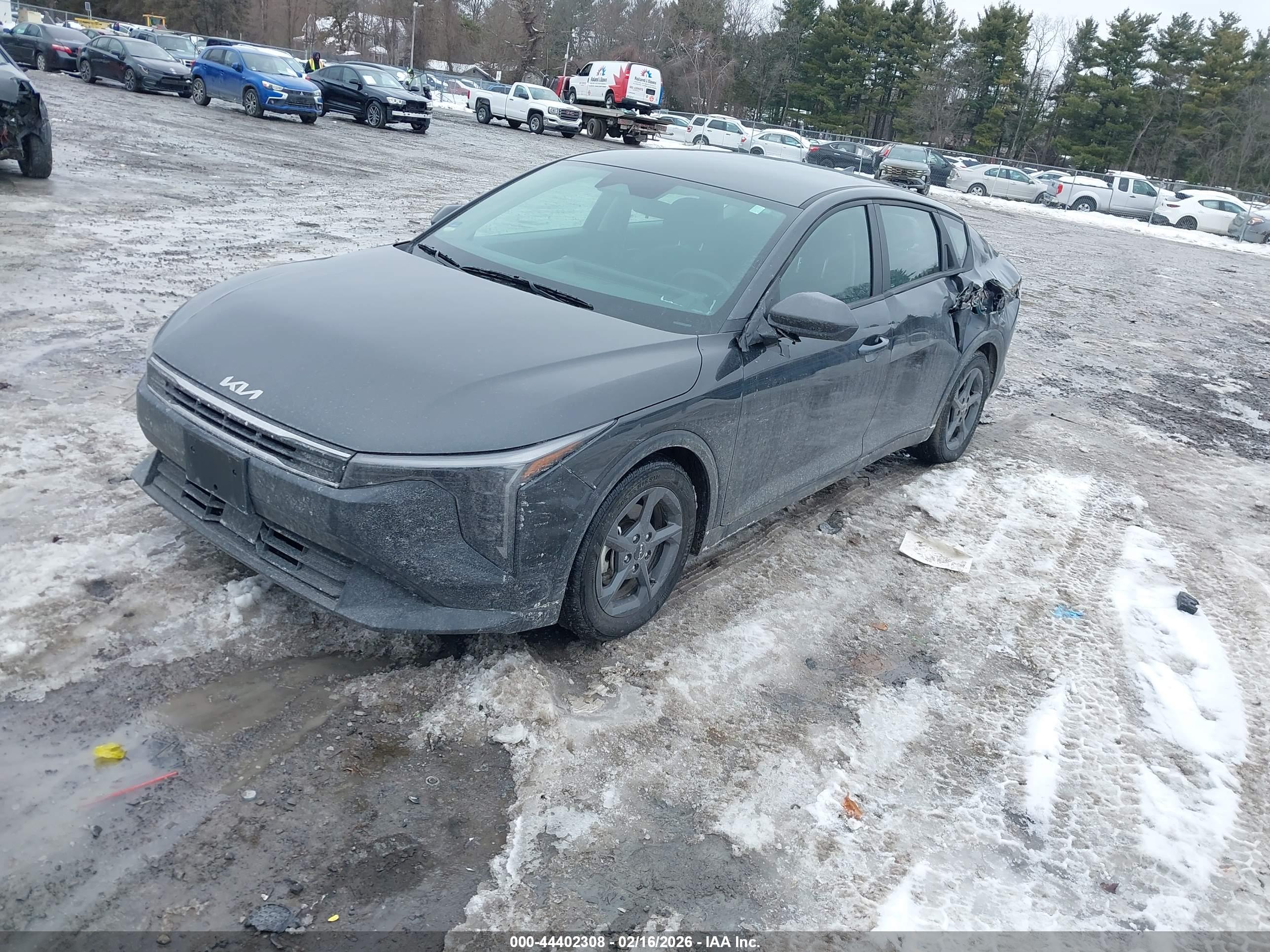 KIA K4 image 2