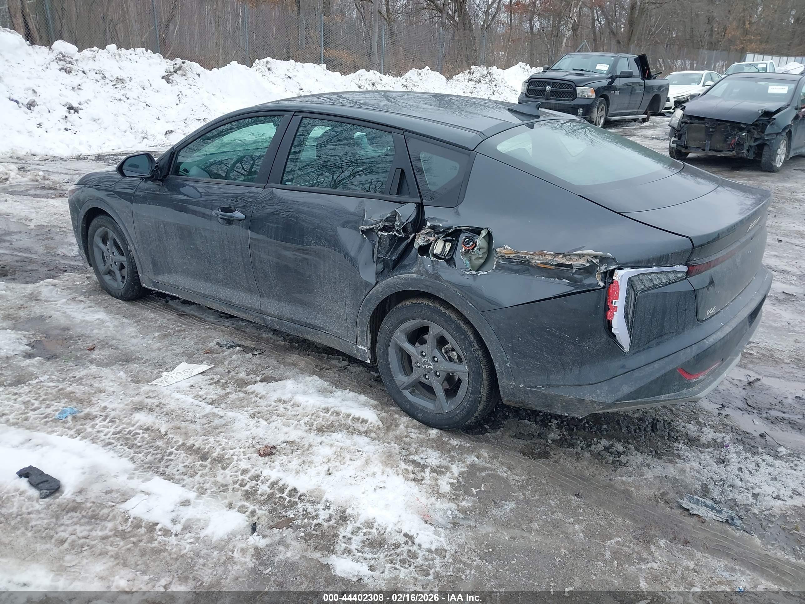 KIA K4 image 3