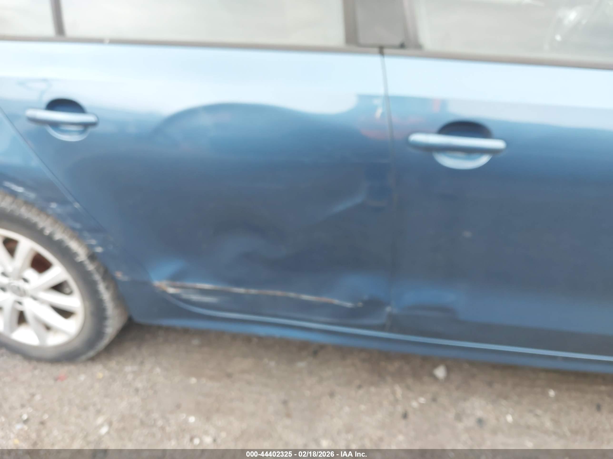 VOLKSWAGEN JETTA image 6