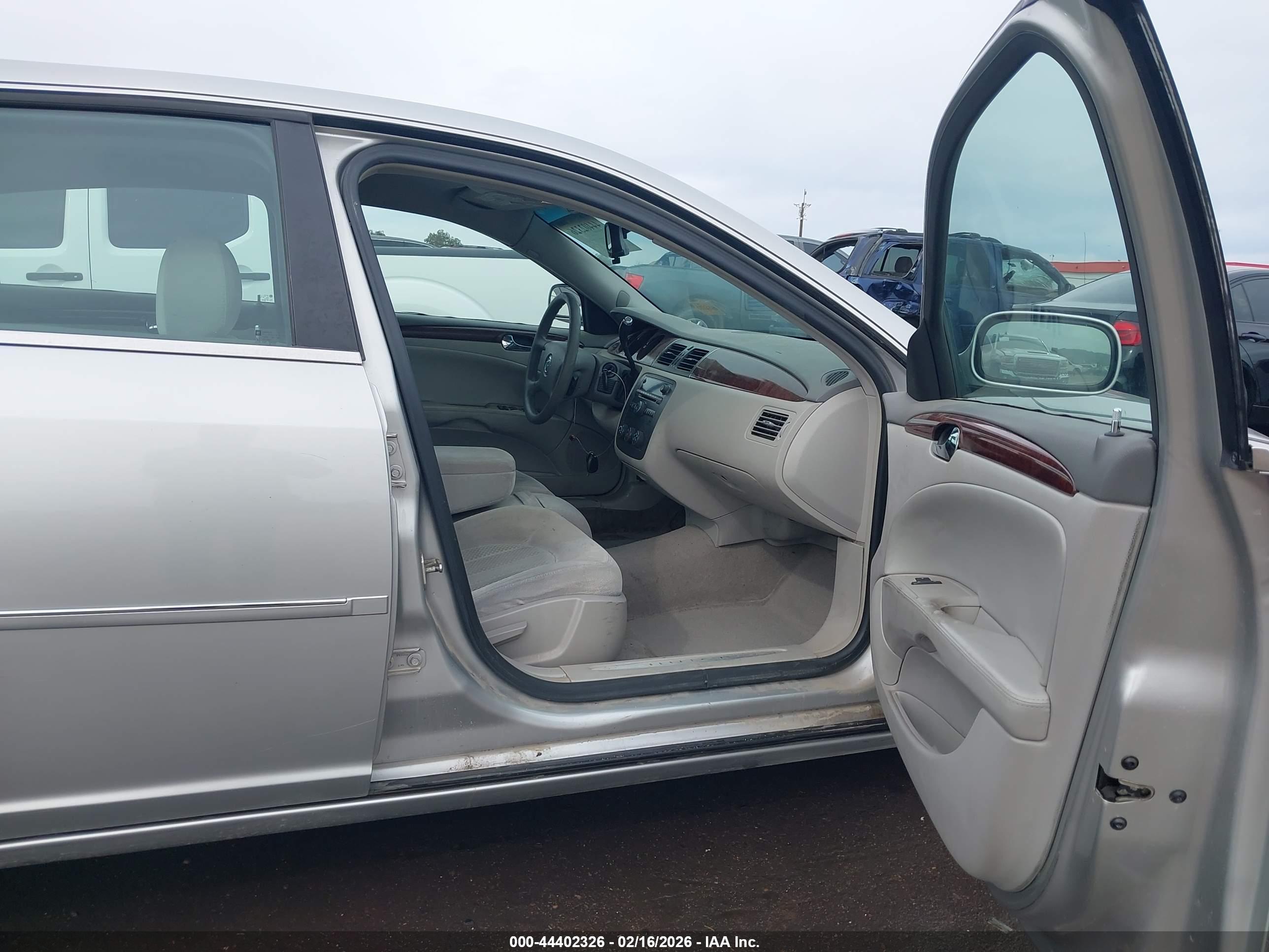 BUICK LUCERNE image 5