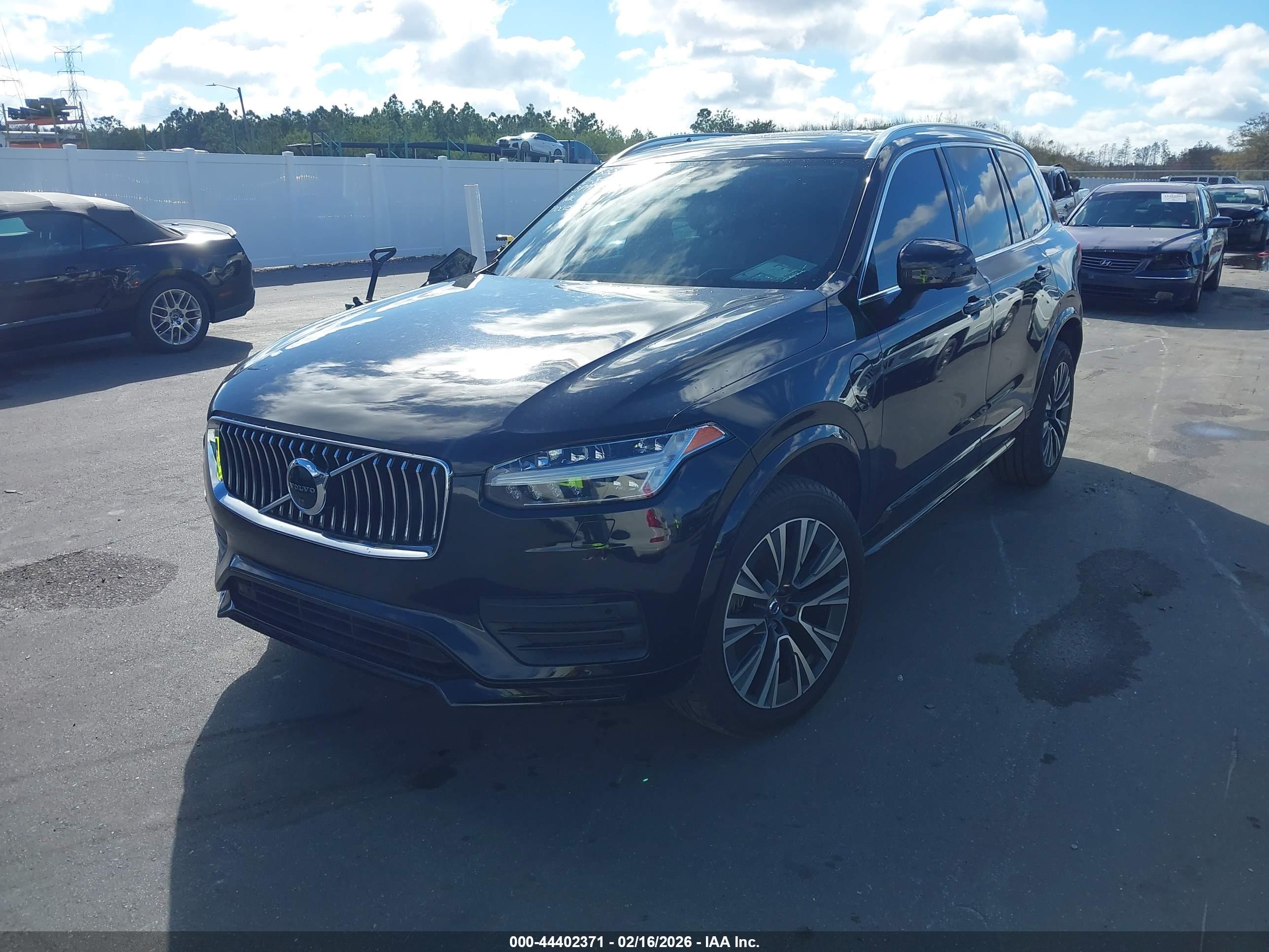 VOLVO XC90 image 2