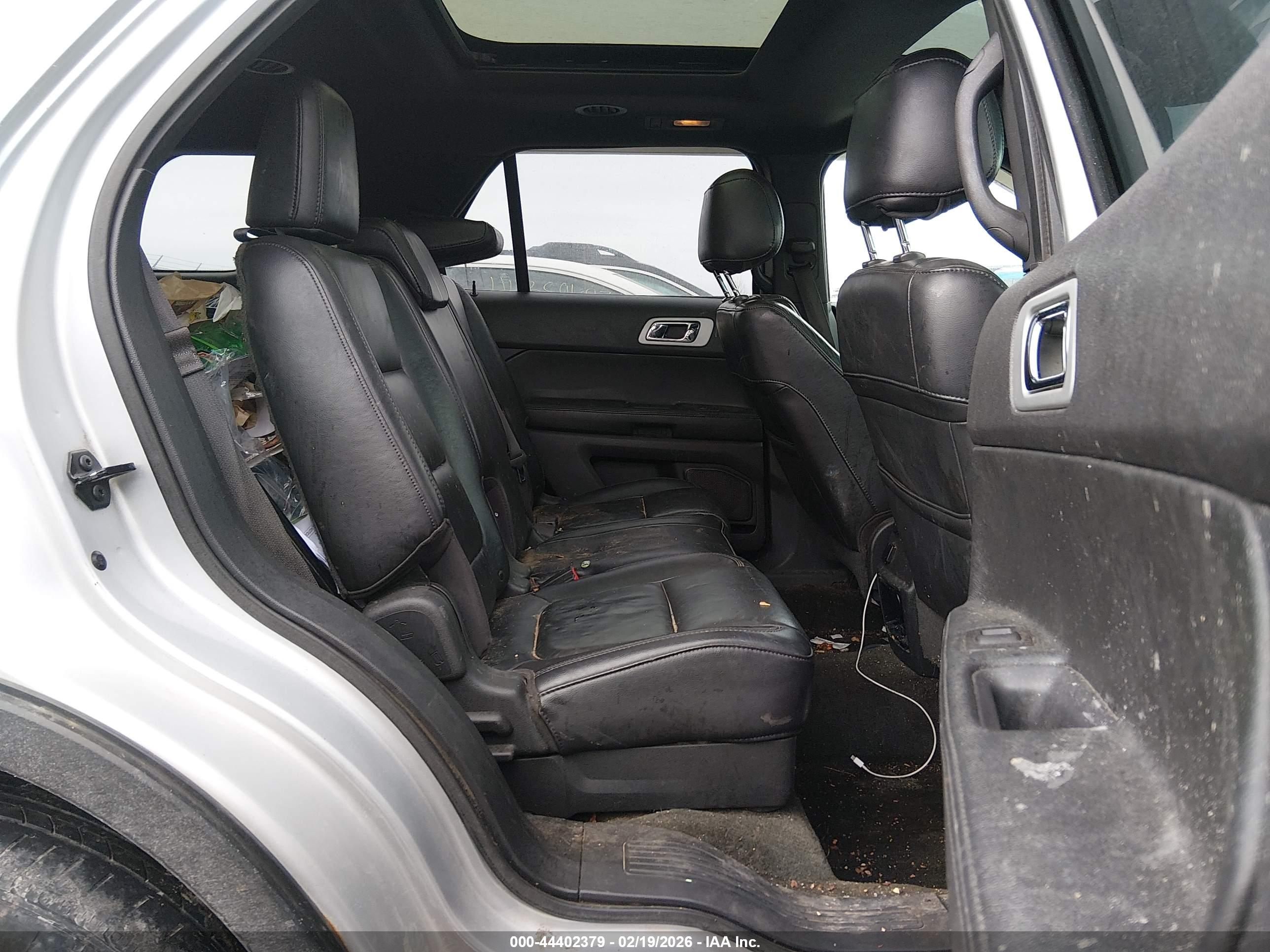 FORD EXPLORER image 8