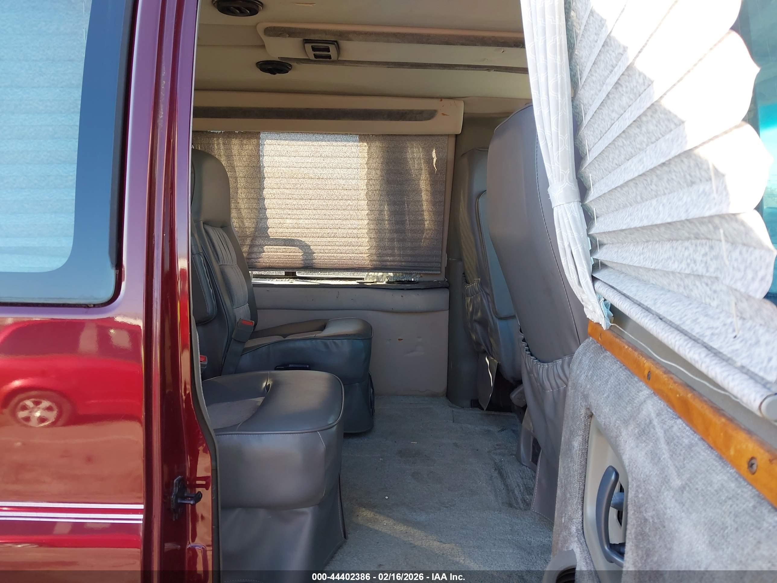 GMC SAVANA image 8