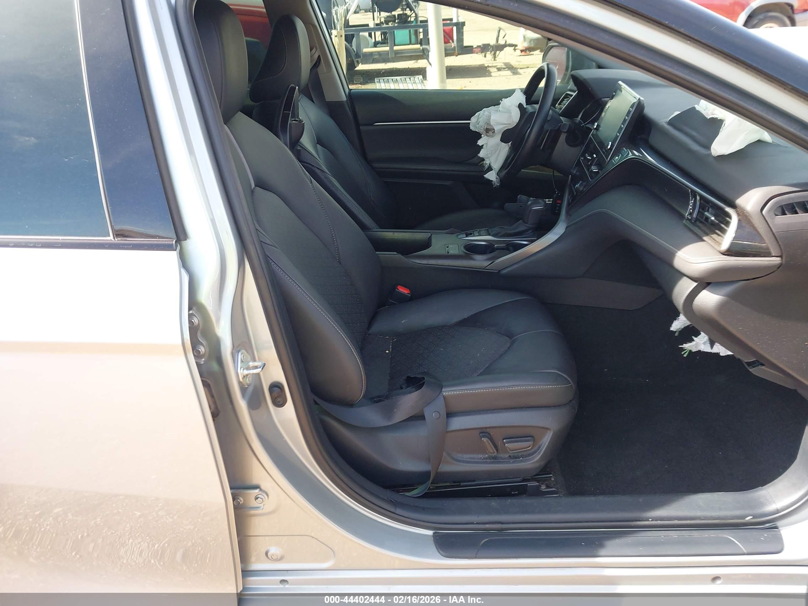 TOYOTA CAMRY image 5