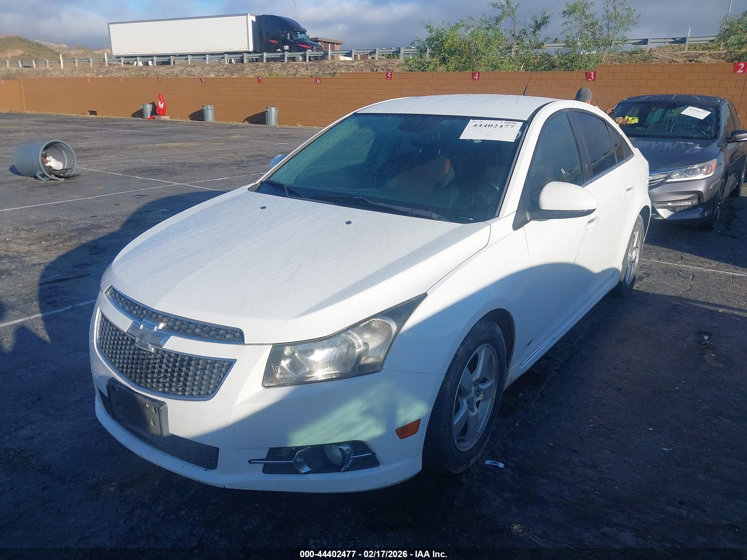 CHEVROLET CRUZE image 2