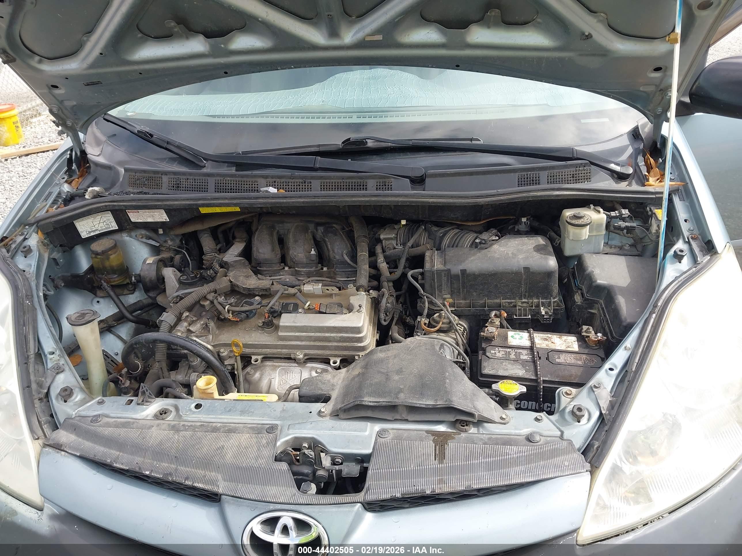 TOYOTA SIENNA image 10