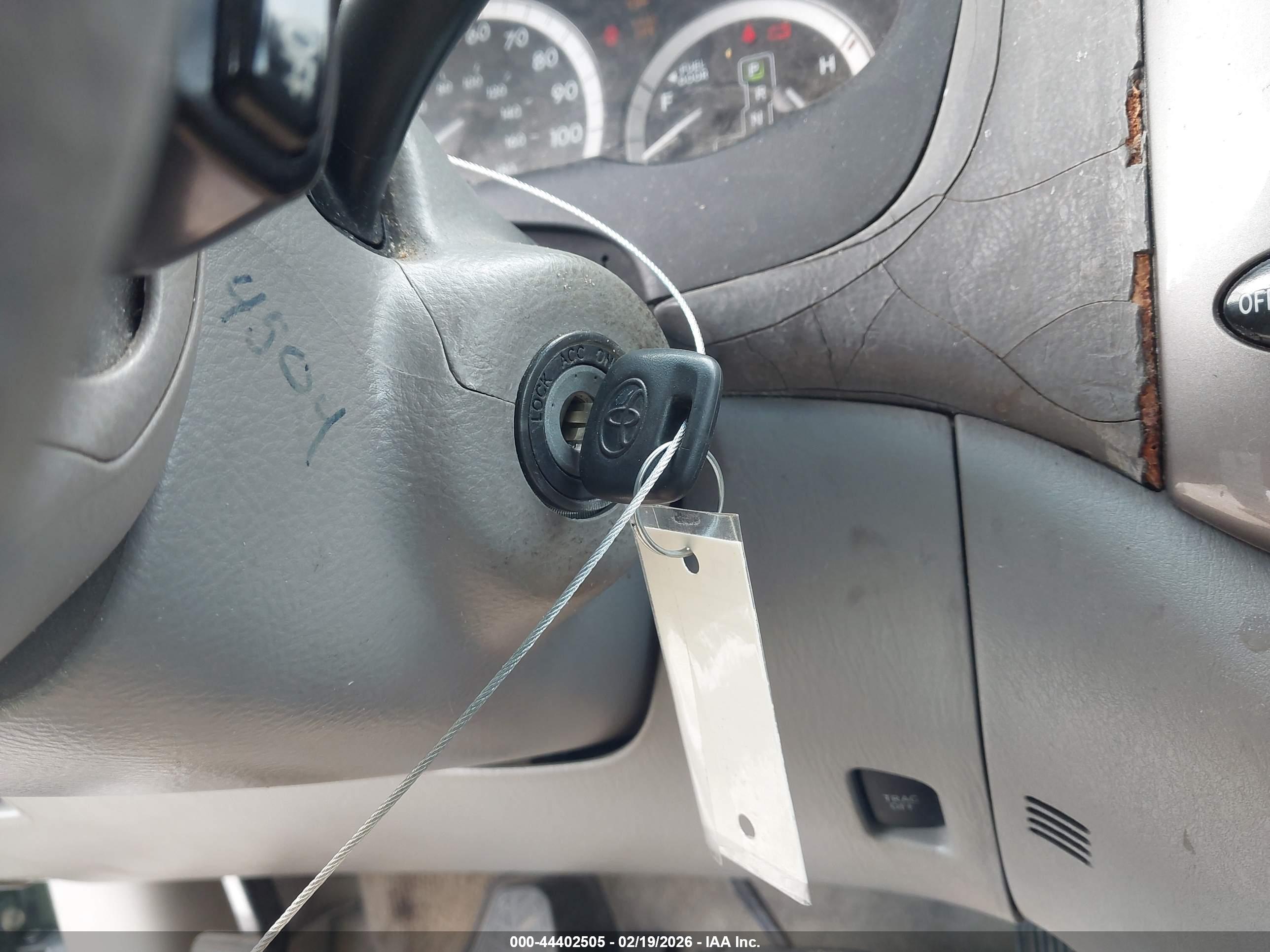 TOYOTA SIENNA image 11