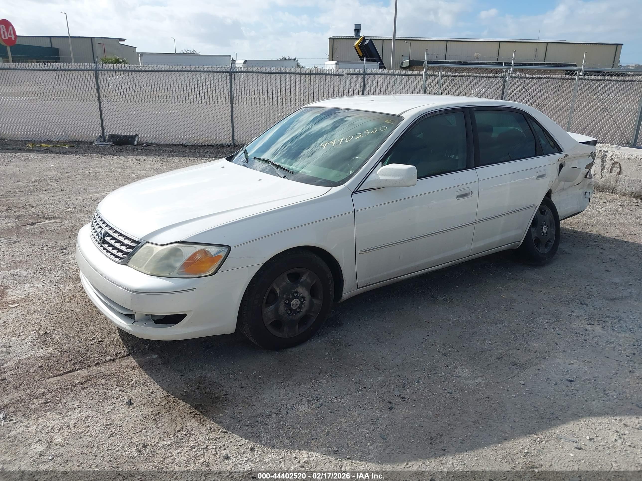 TOYOTA AVALON image 2