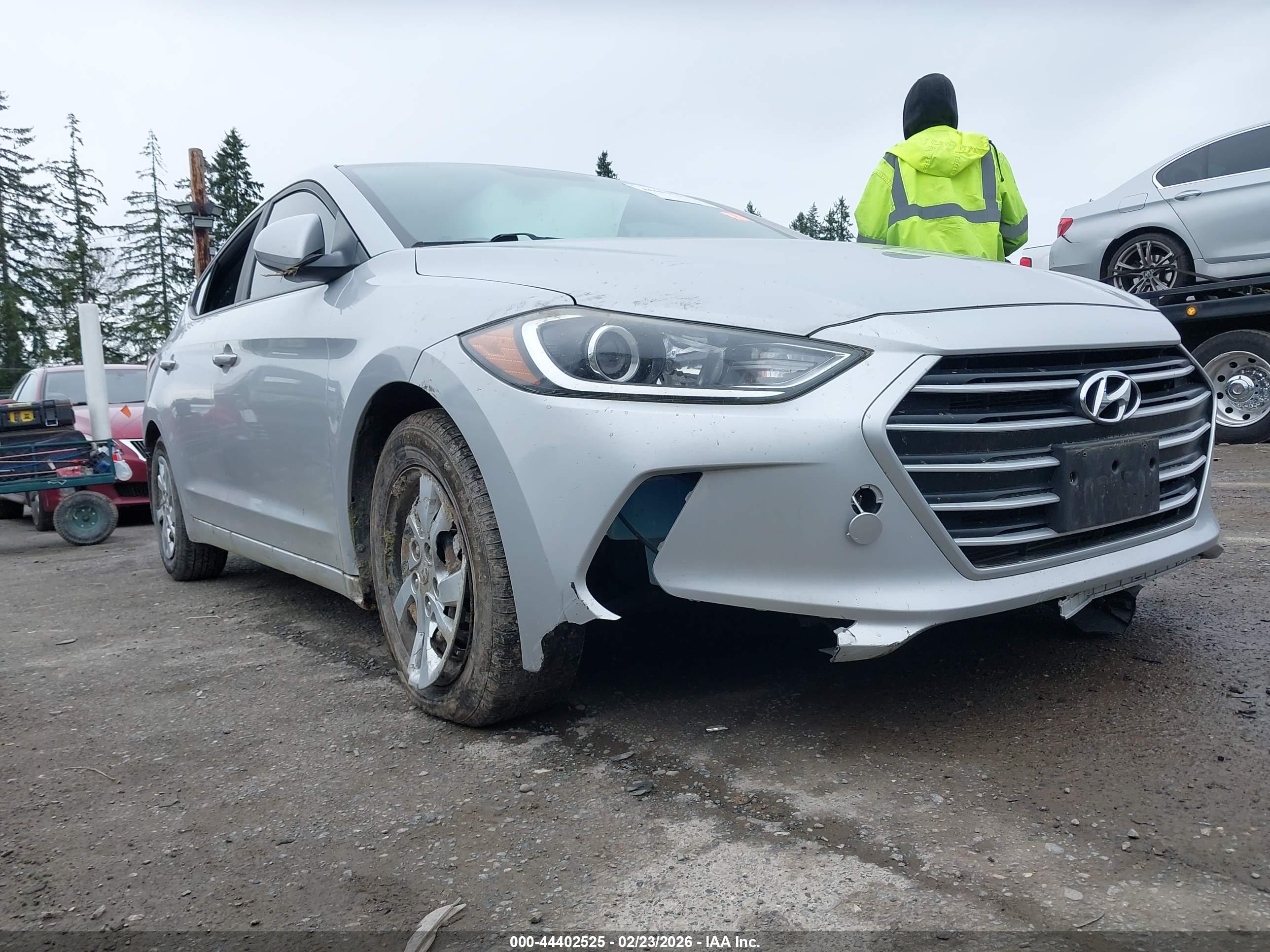 HYUNDAI ELANTRA image 6