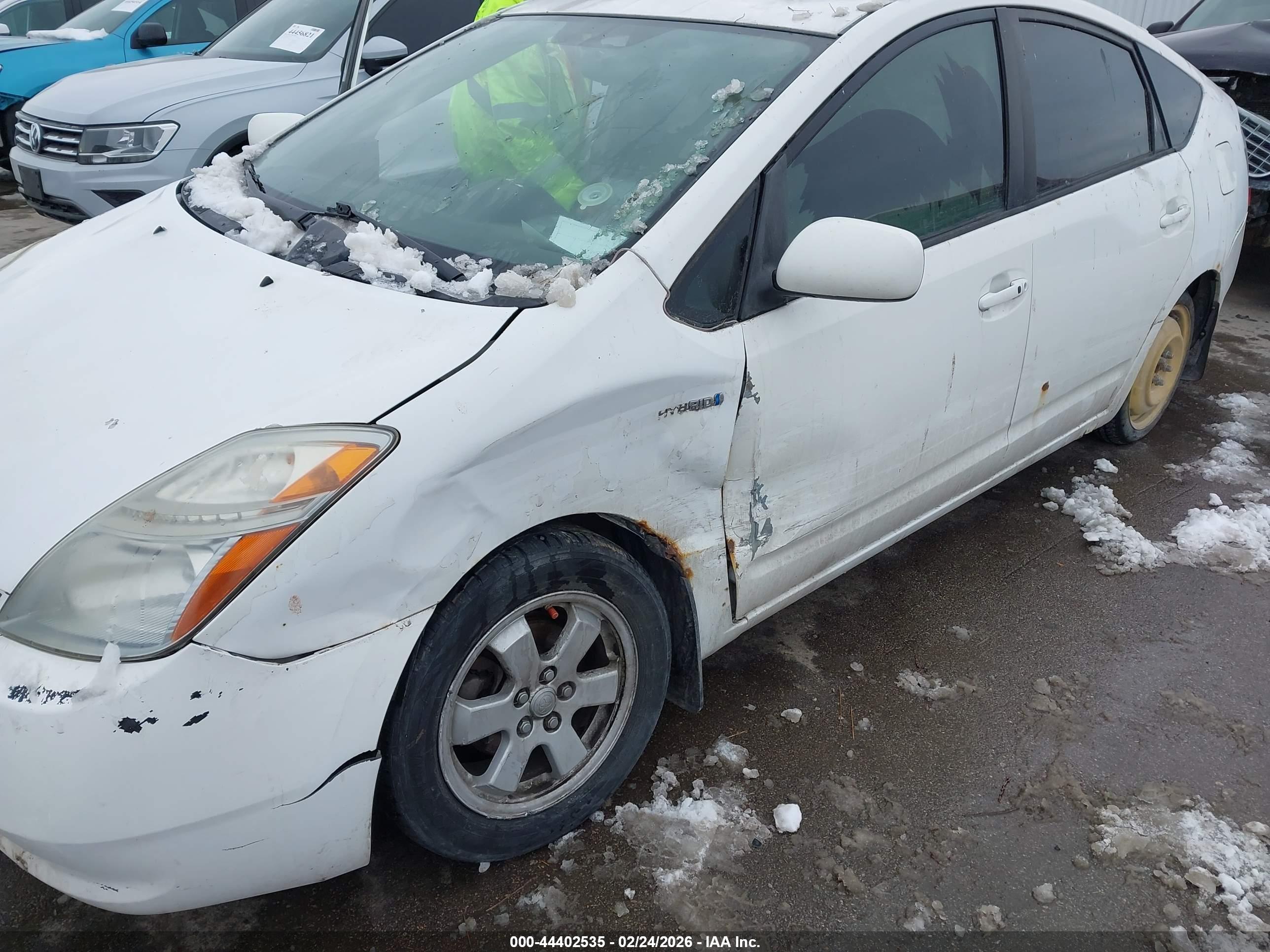 TOYOTA PRIUS image 6