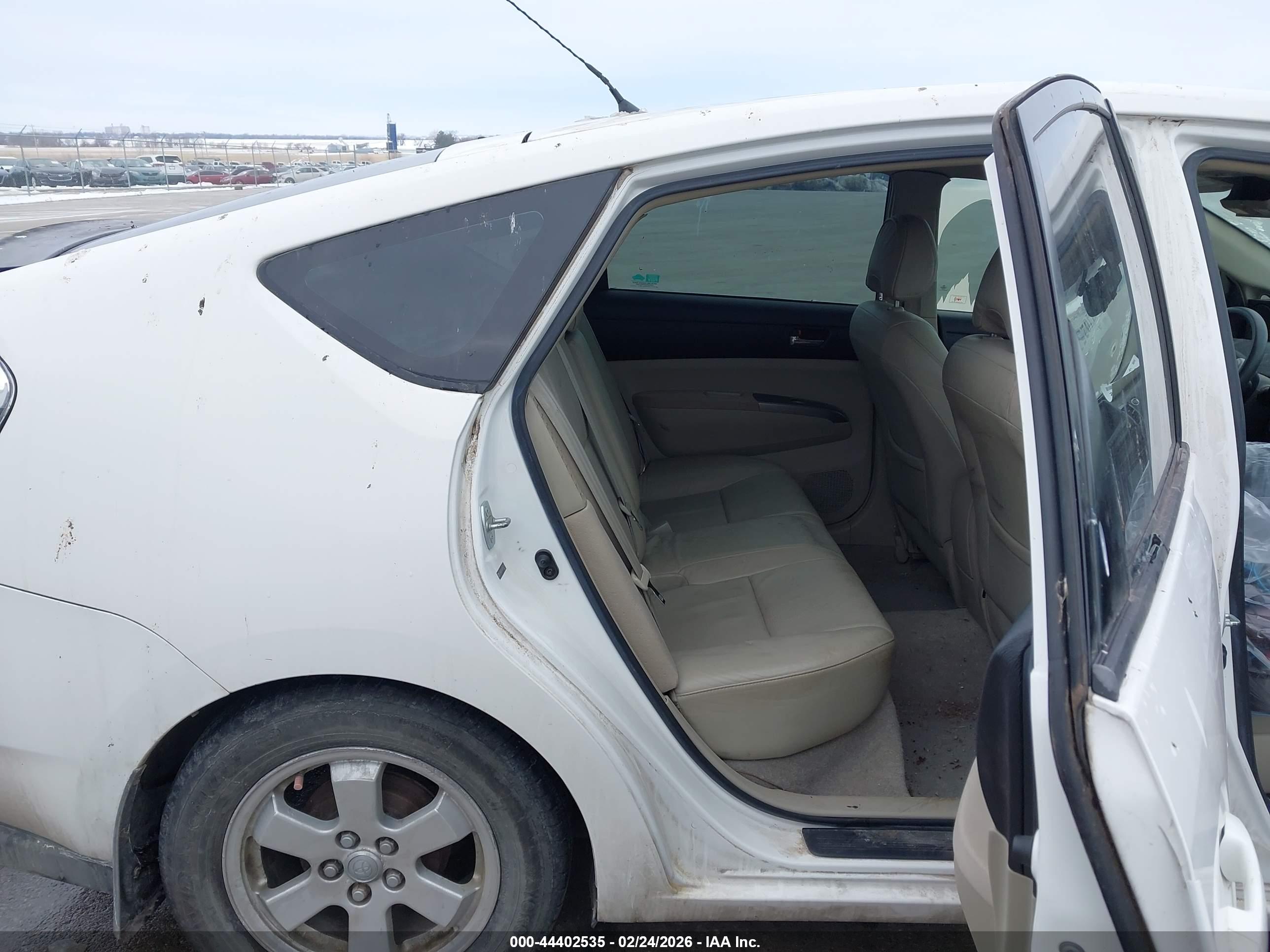 TOYOTA PRIUS image 8