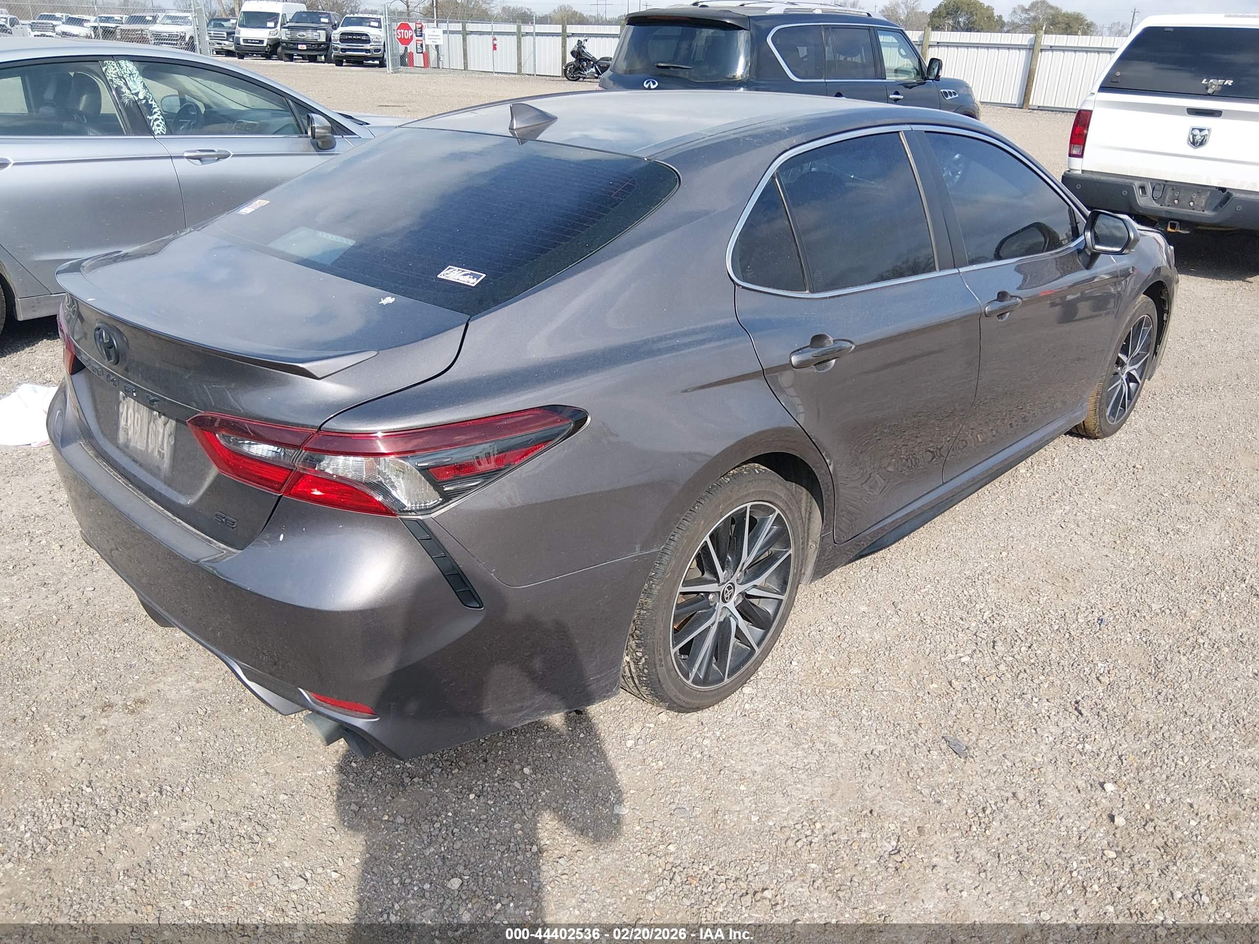 TOYOTA CAMRY image 4