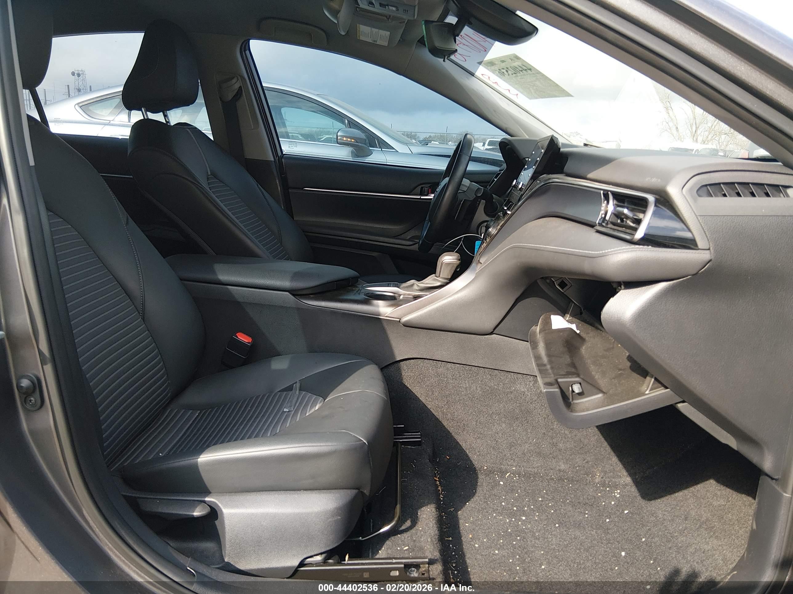 TOYOTA CAMRY image 5