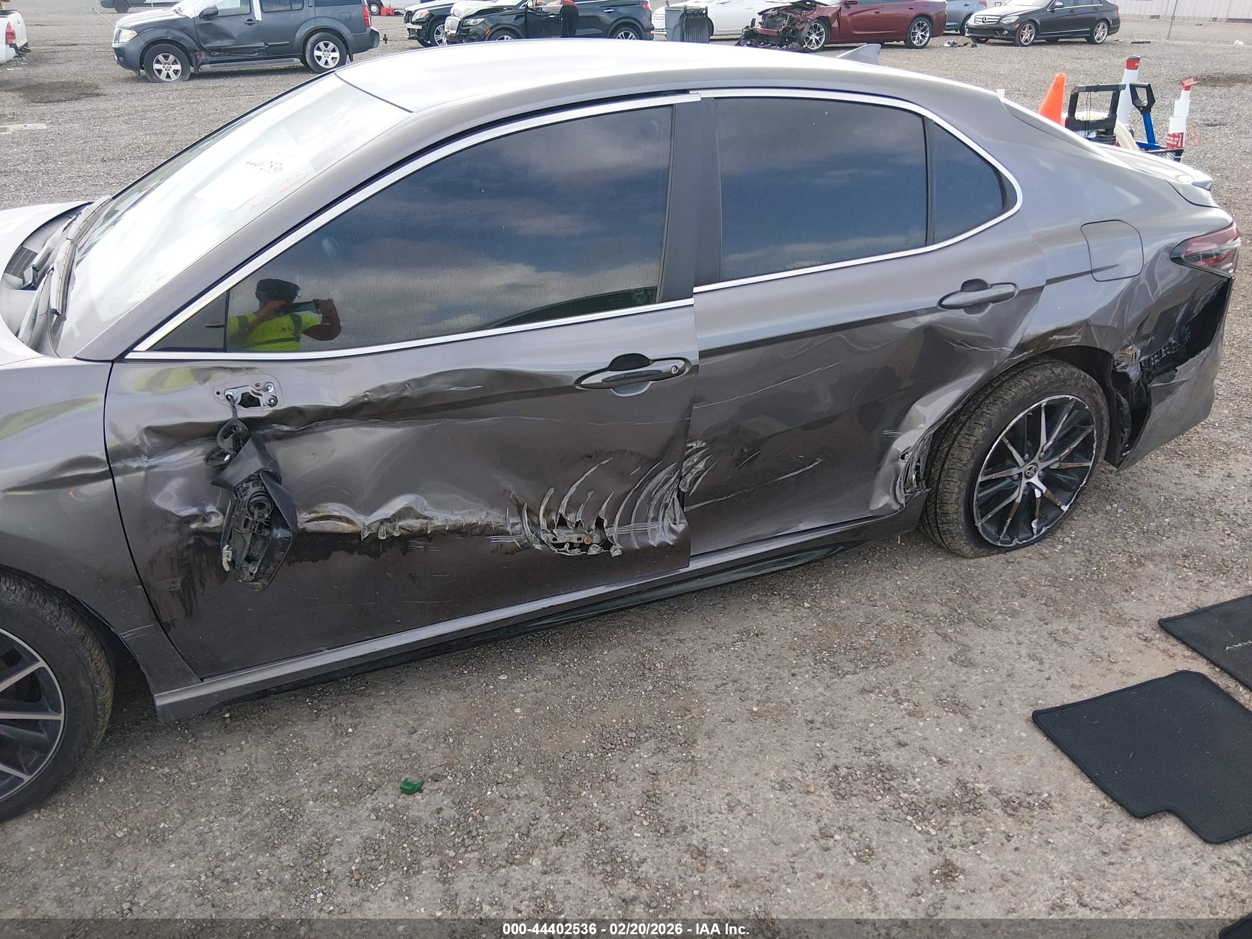 TOYOTA CAMRY image 6