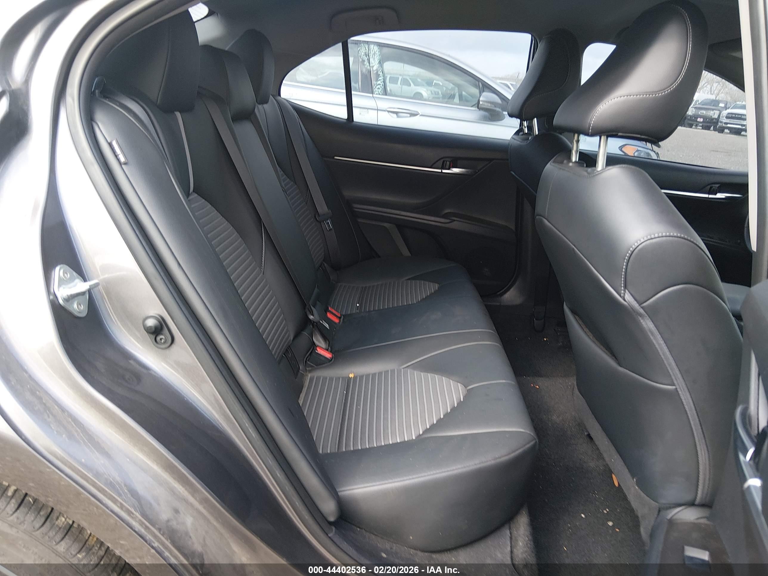TOYOTA CAMRY image 8