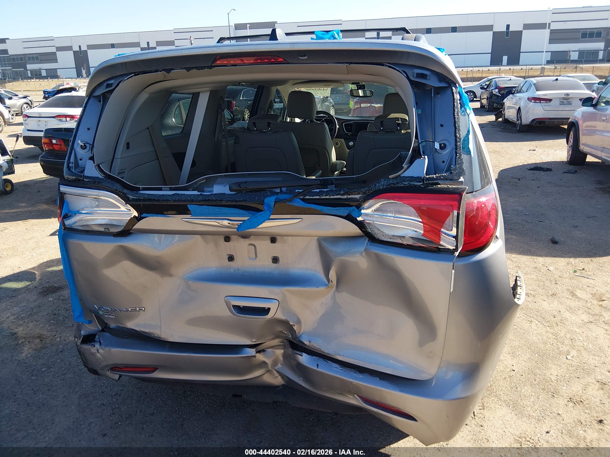 CHRYSLER VOYAGER image 6